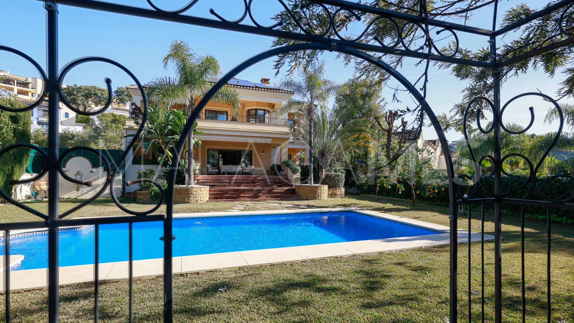 Villa for sale in Ctra. De Ronda