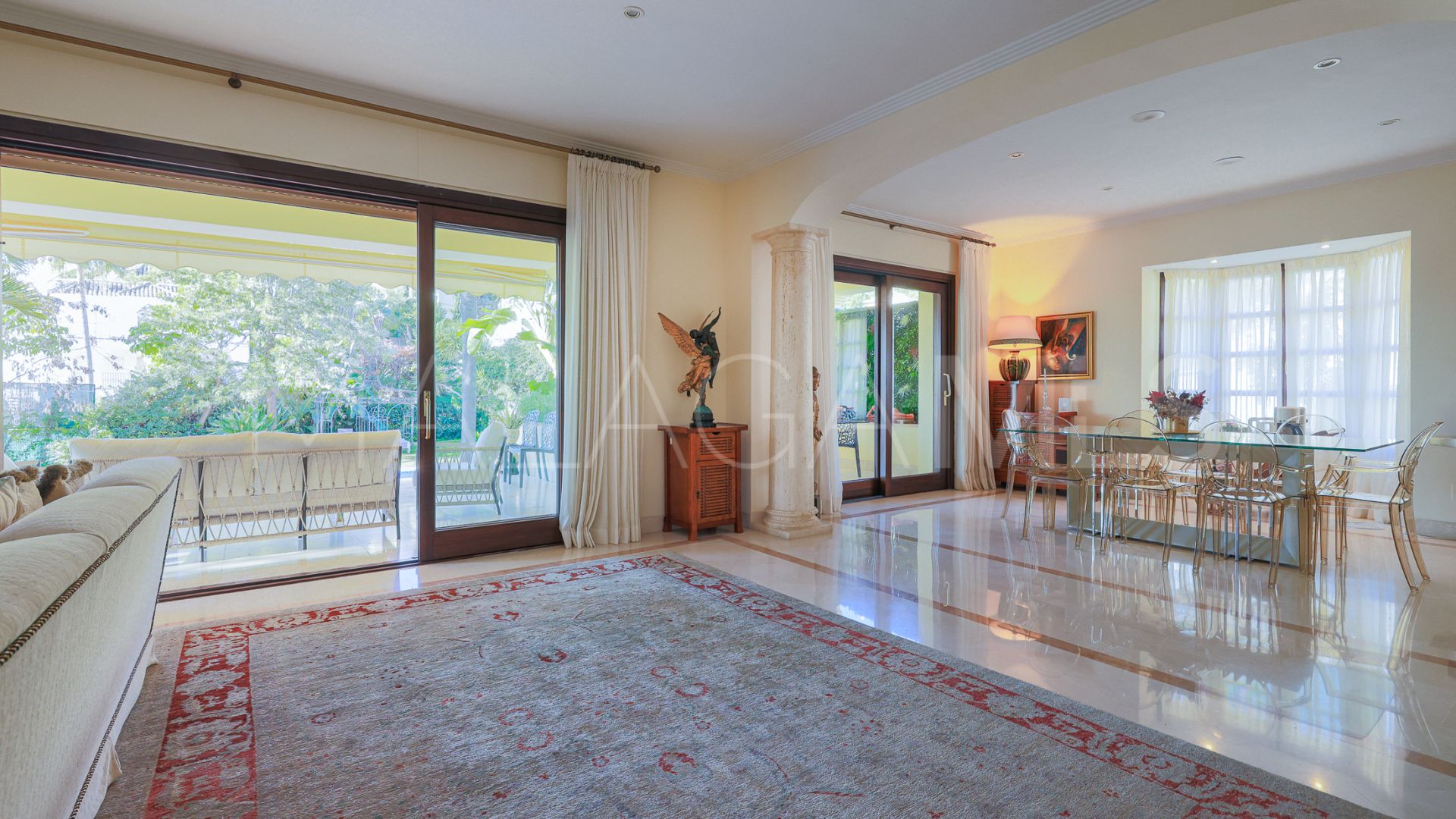 Villa for sale in Ctra. De Ronda