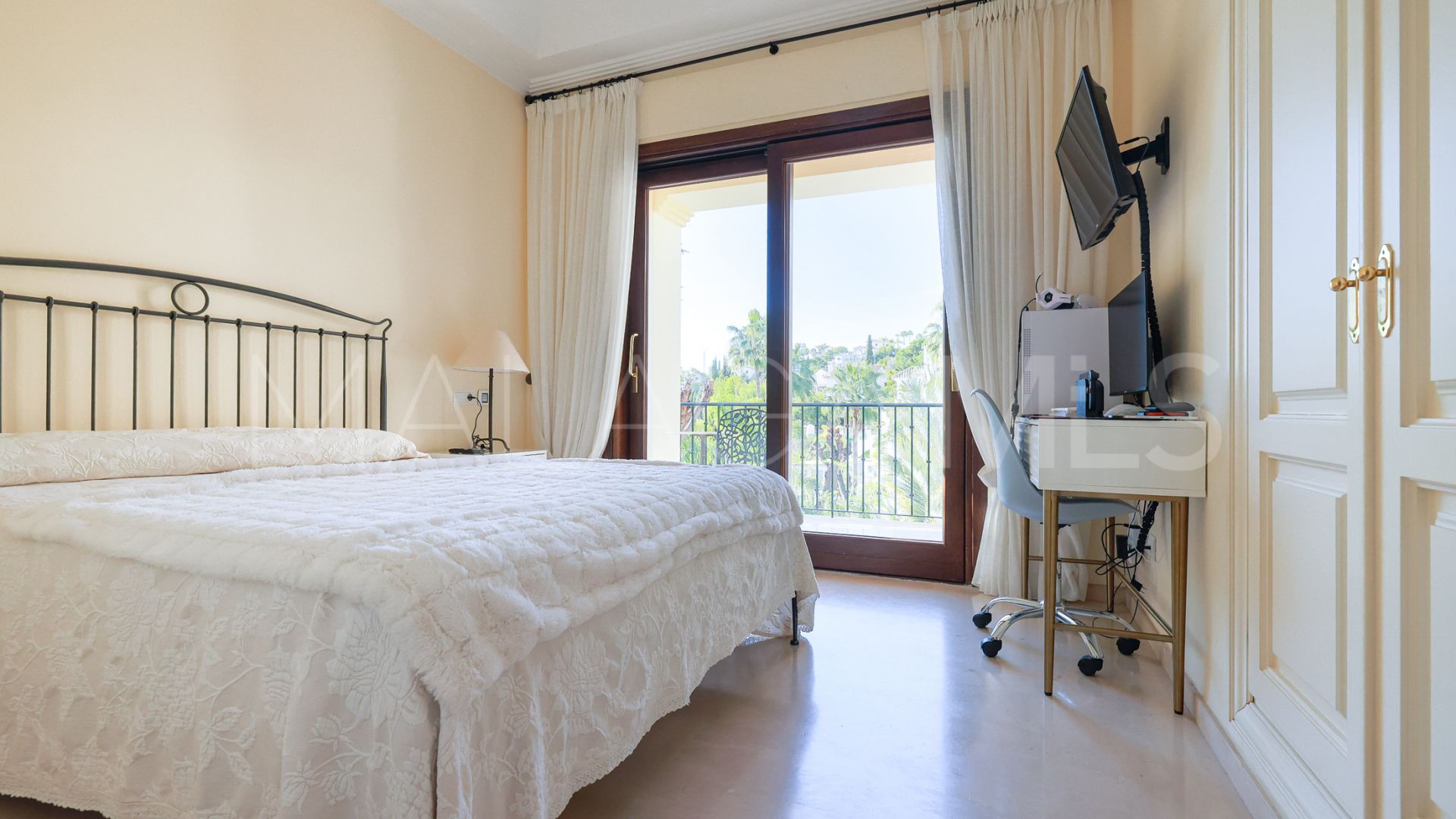 Villa for sale in Ctra. De Ronda