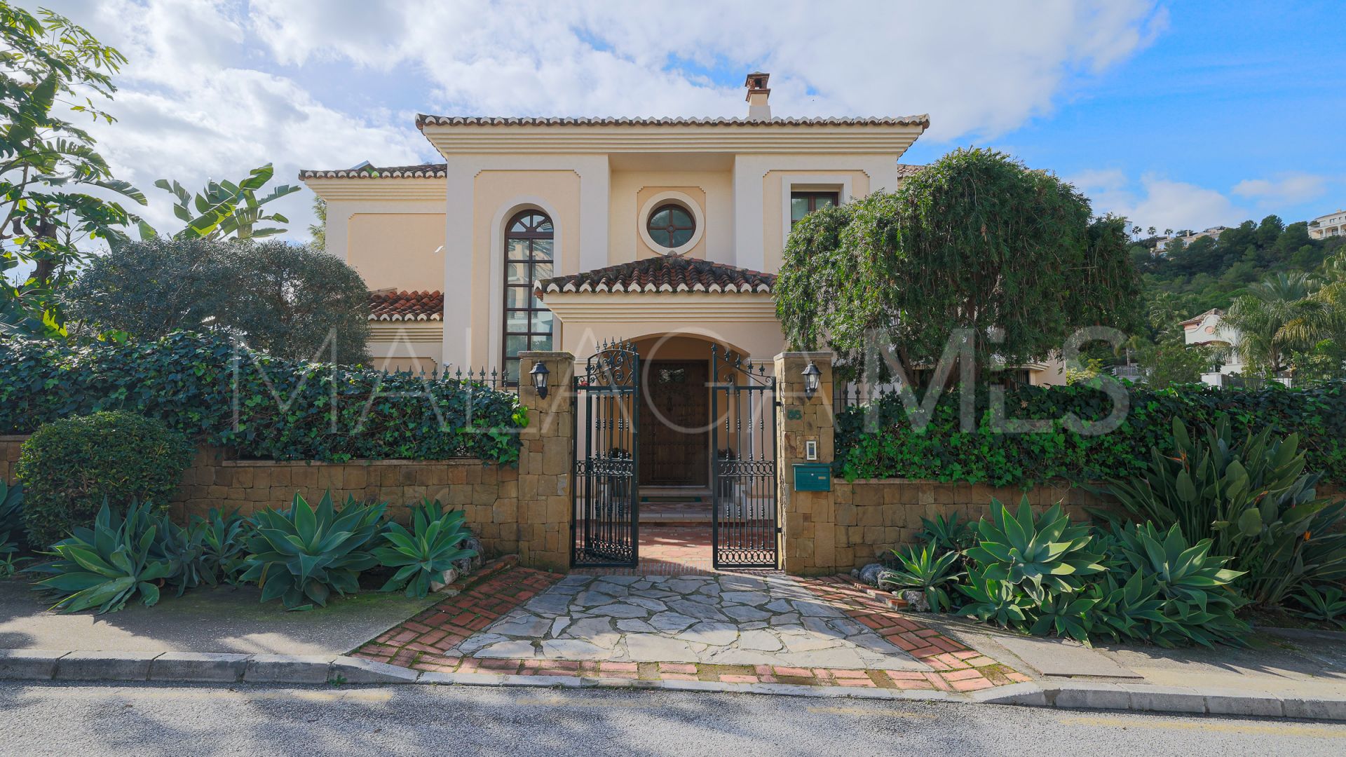 Villa for sale in Ctra. De Ronda