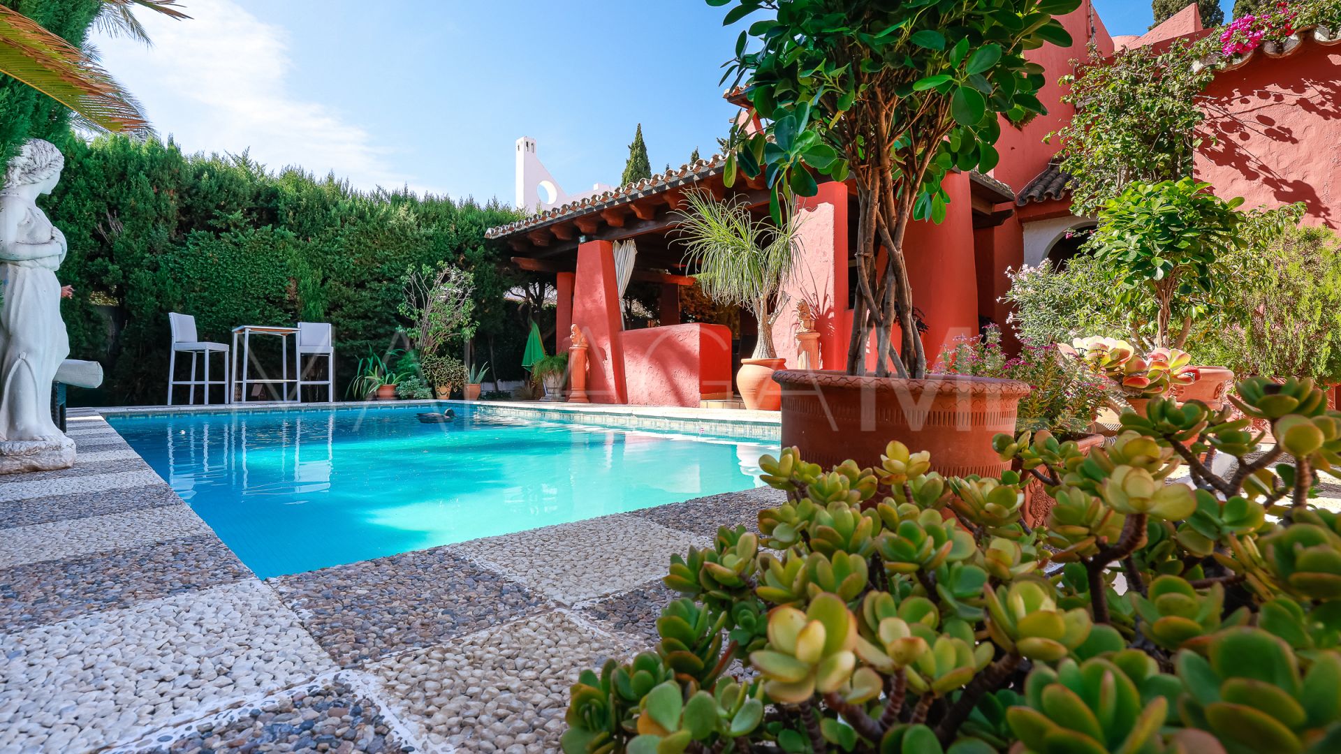 Villa for sale in Nueva Andalucia