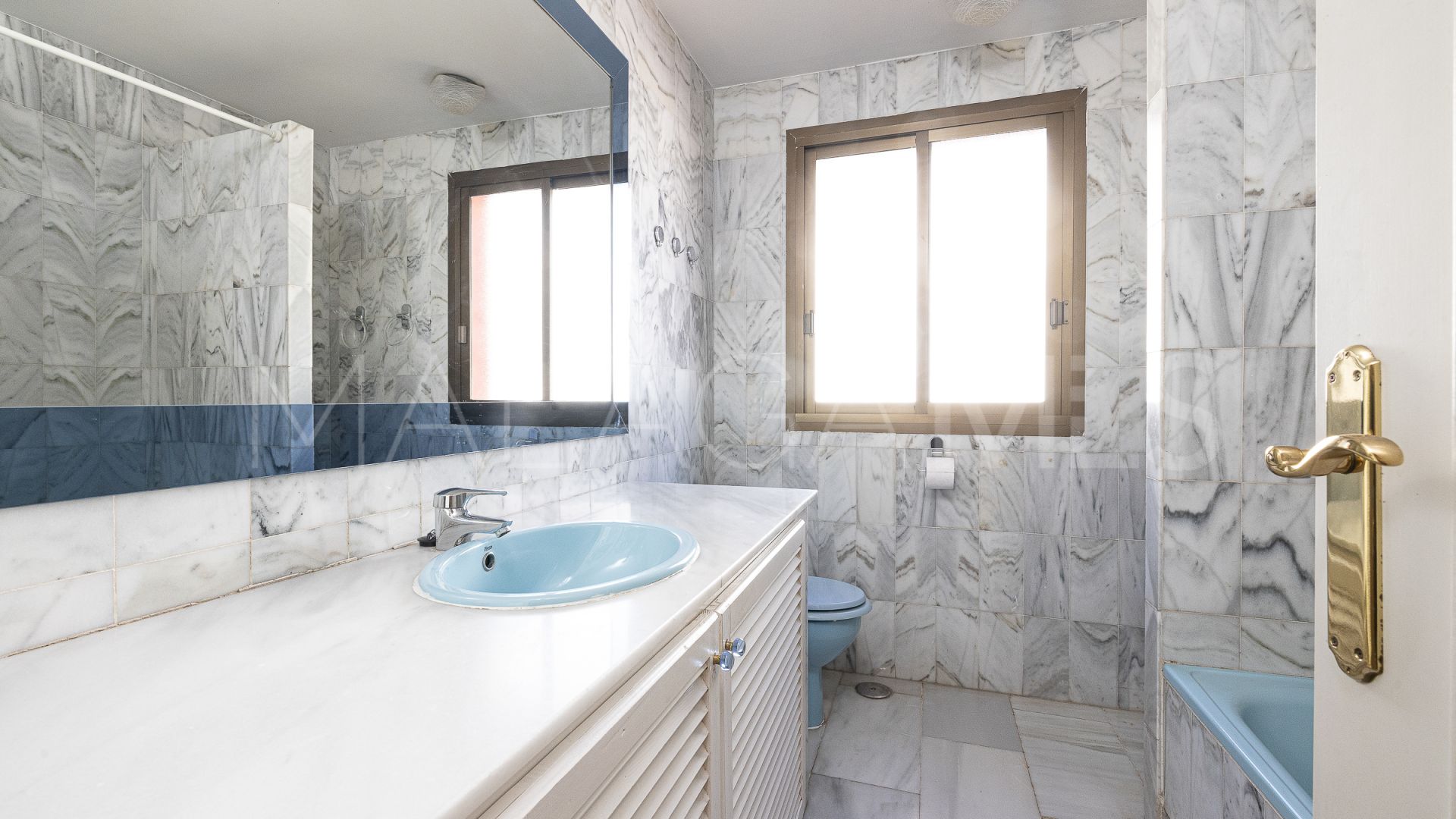 Villa for sale in Nueva Andalucia