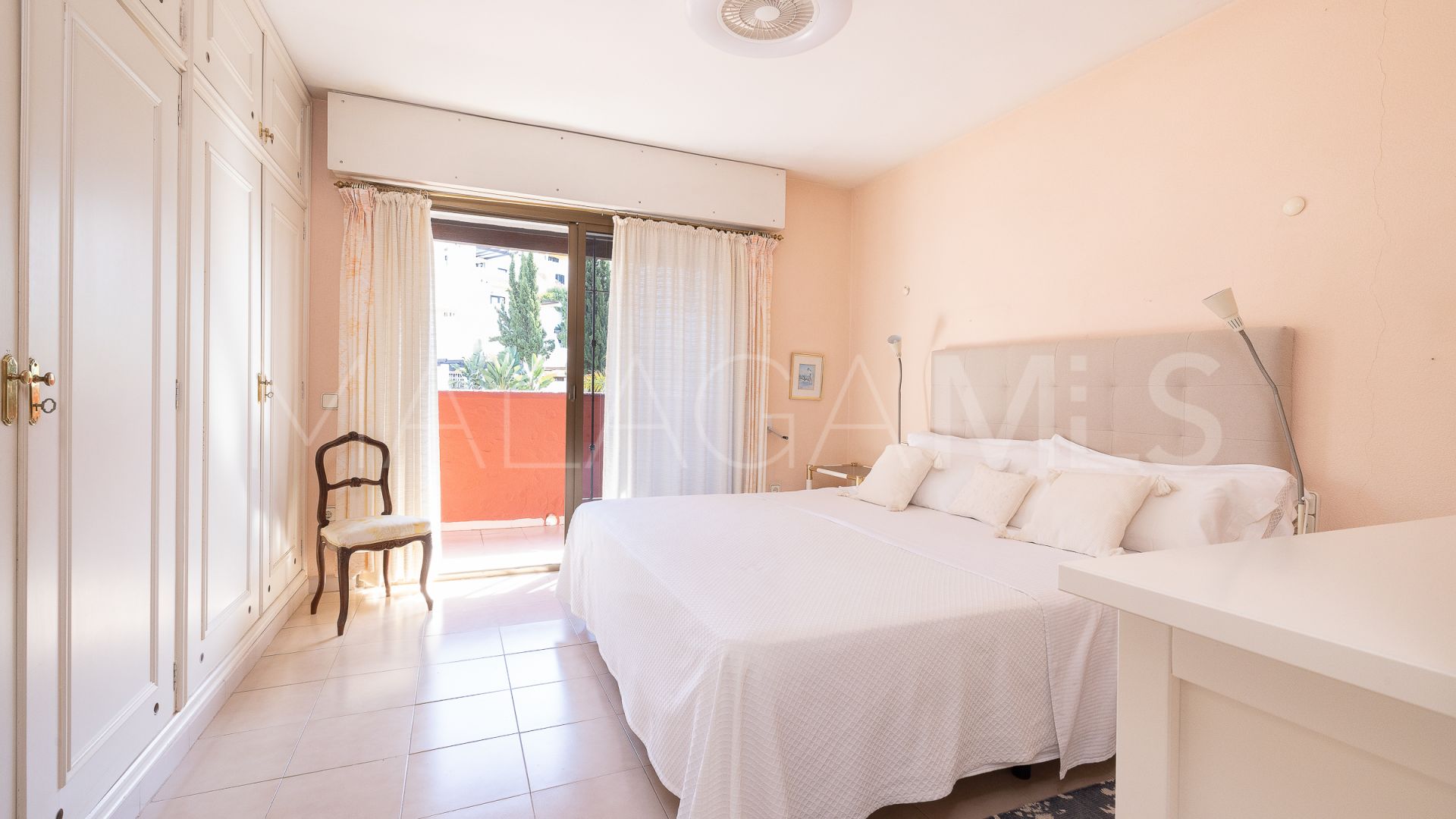 Villa for sale in Nueva Andalucia
