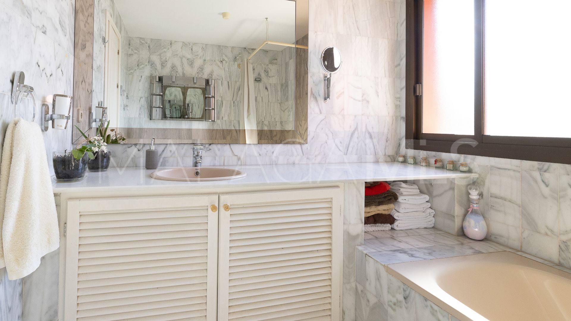 Villa for sale in Nueva Andalucia