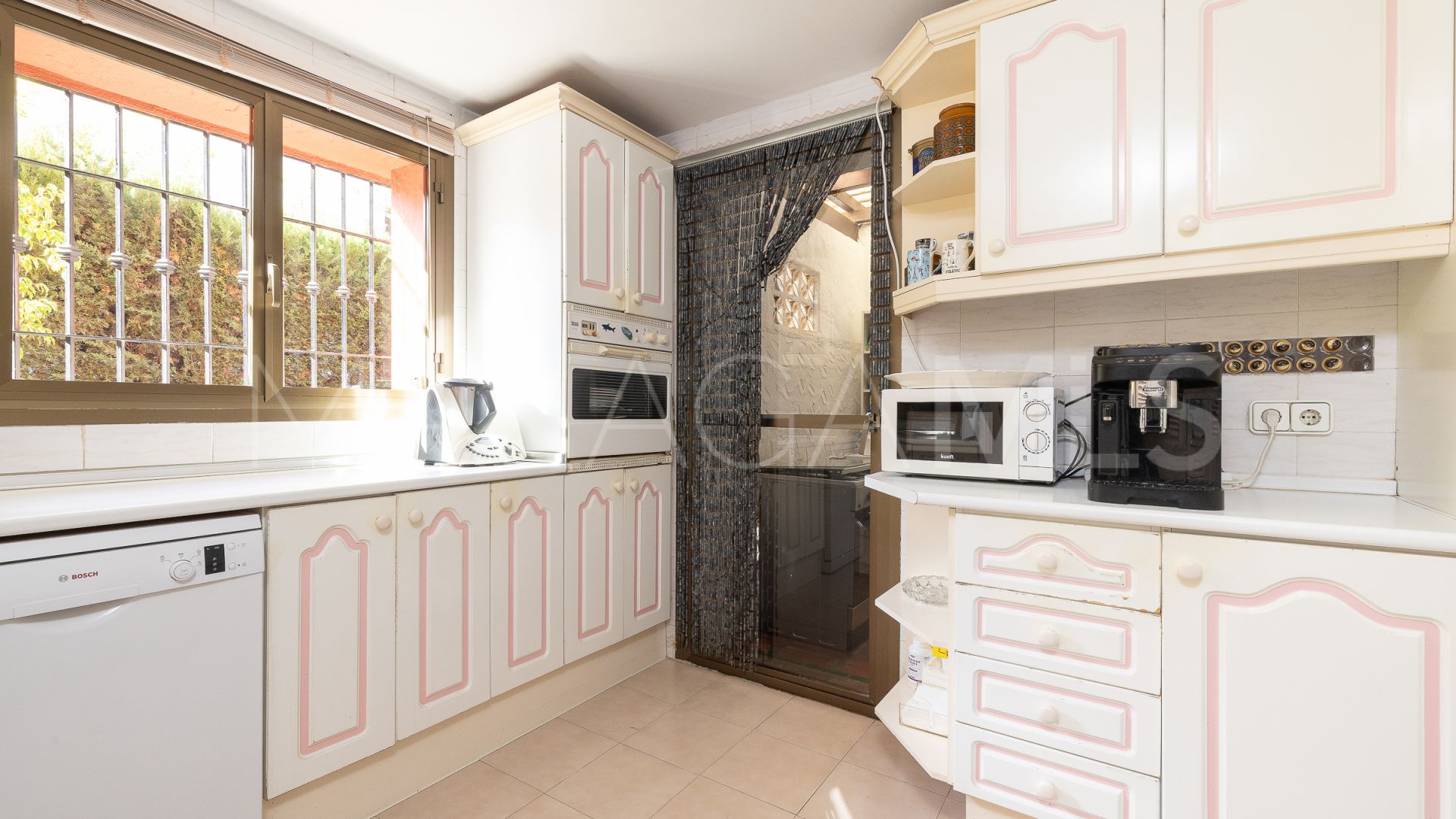 Villa for sale in Nueva Andalucia
