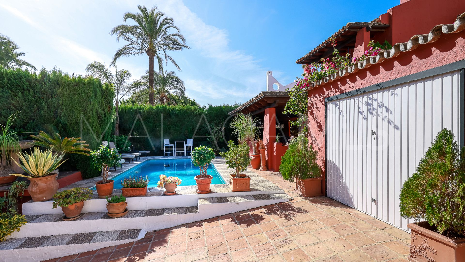 Villa for sale in Nueva Andalucia