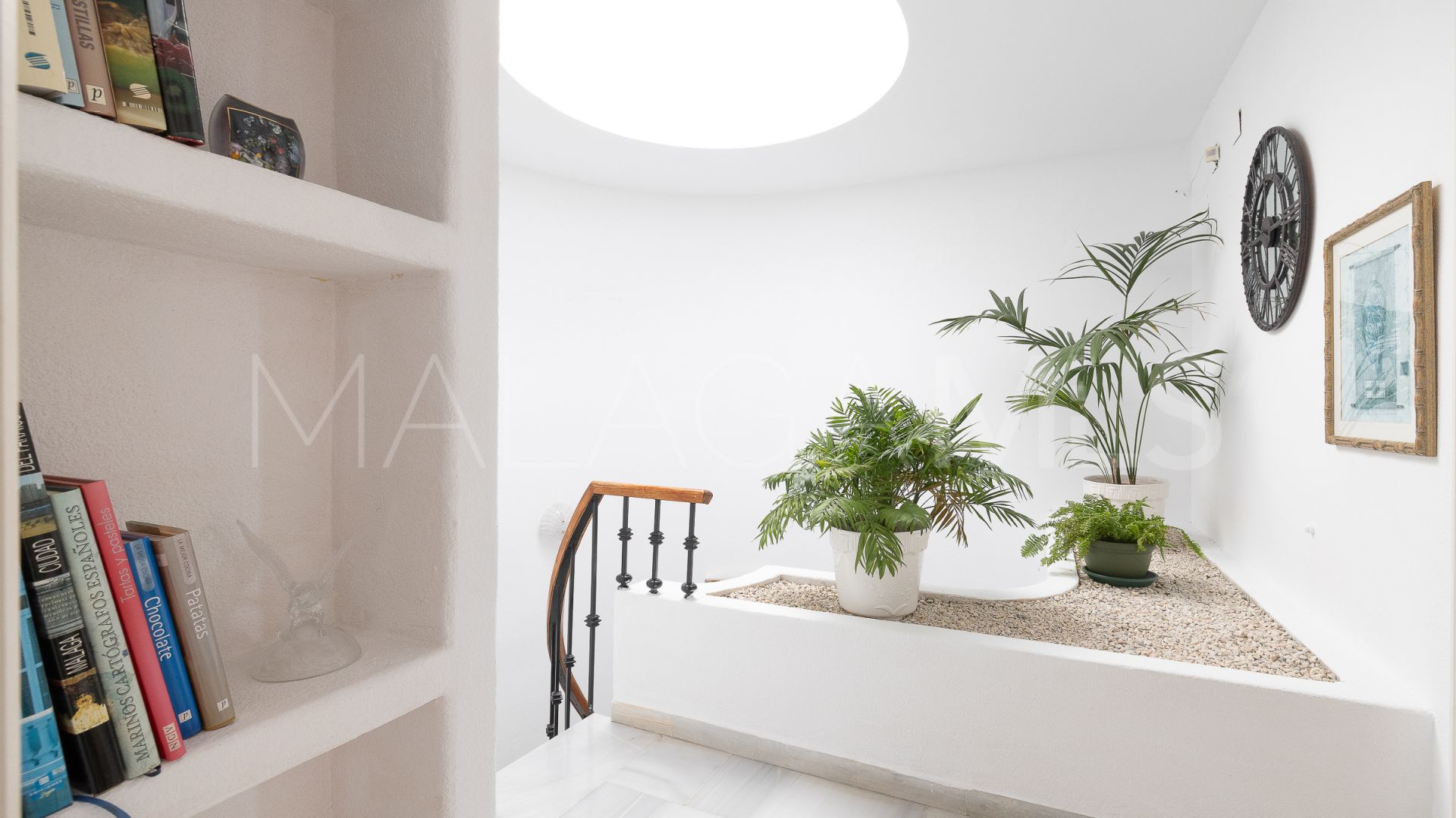 Villa for sale in Nueva Andalucia