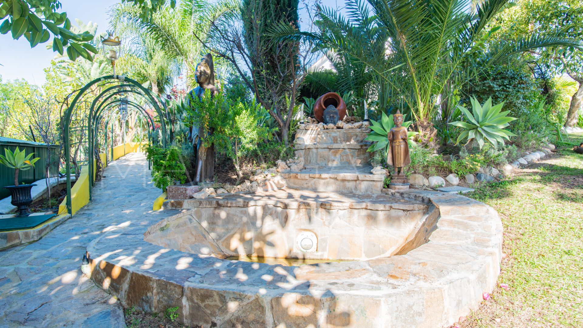 Villa for sale in Estepona