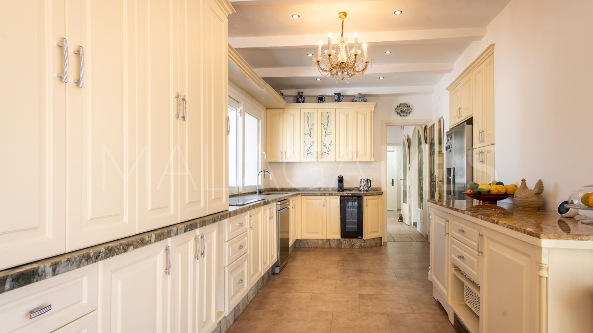 Villa for sale in Estepona