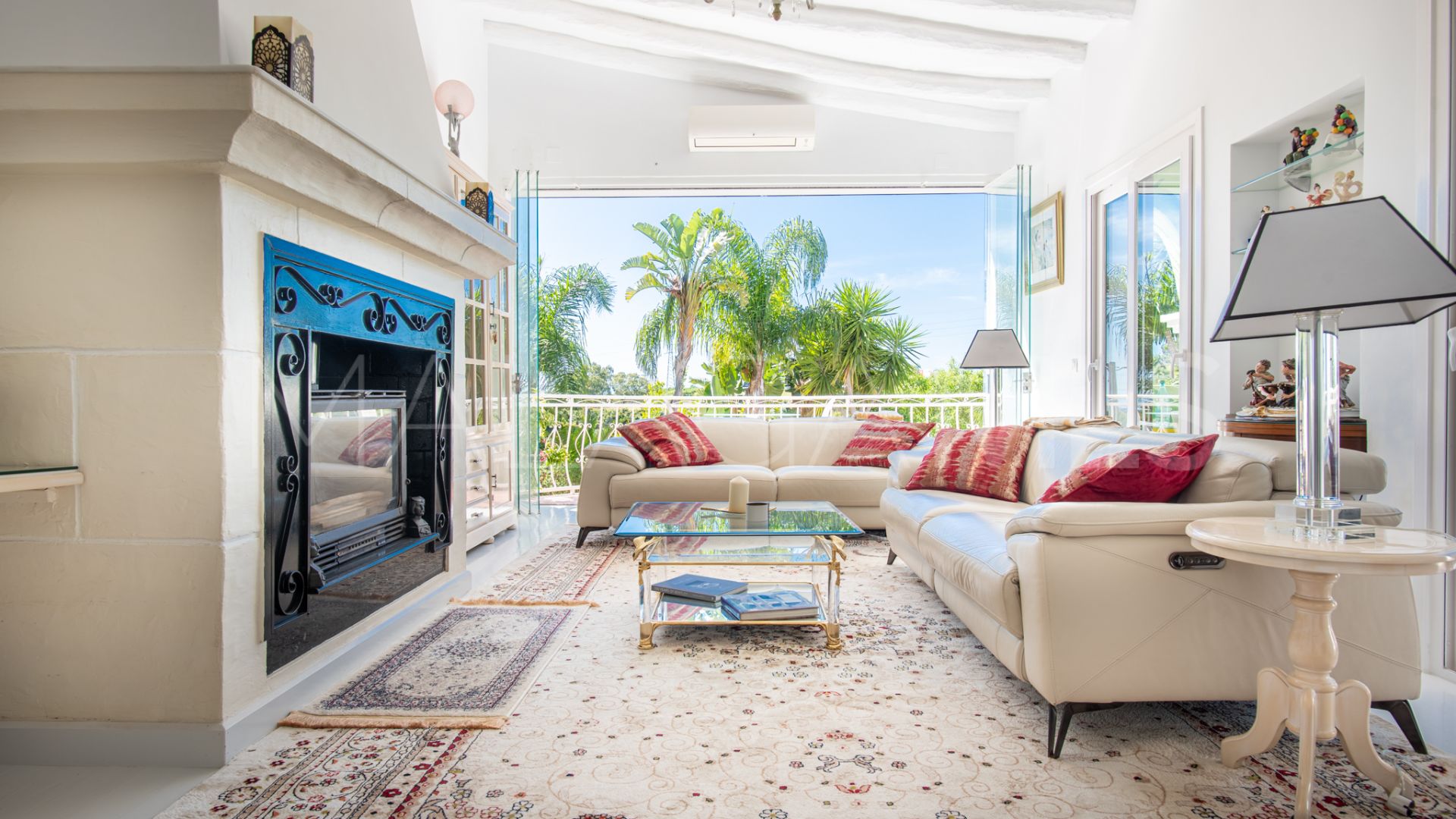 Villa for sale in Estepona