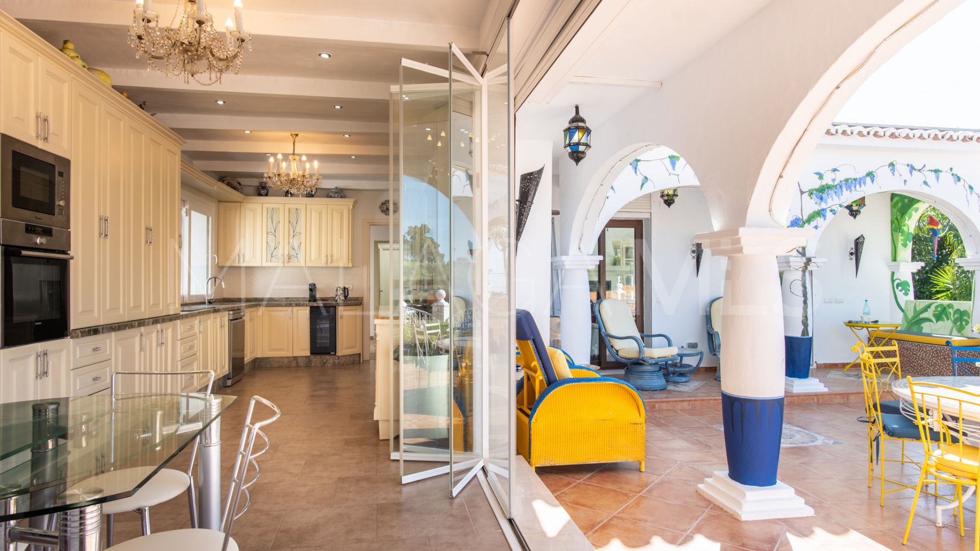 Villa for sale in Estepona