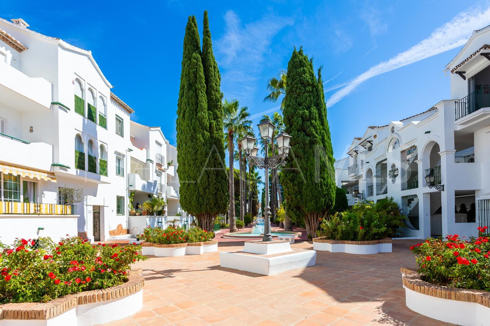 Lägenhet for sale in Beach Side New Golden Mile