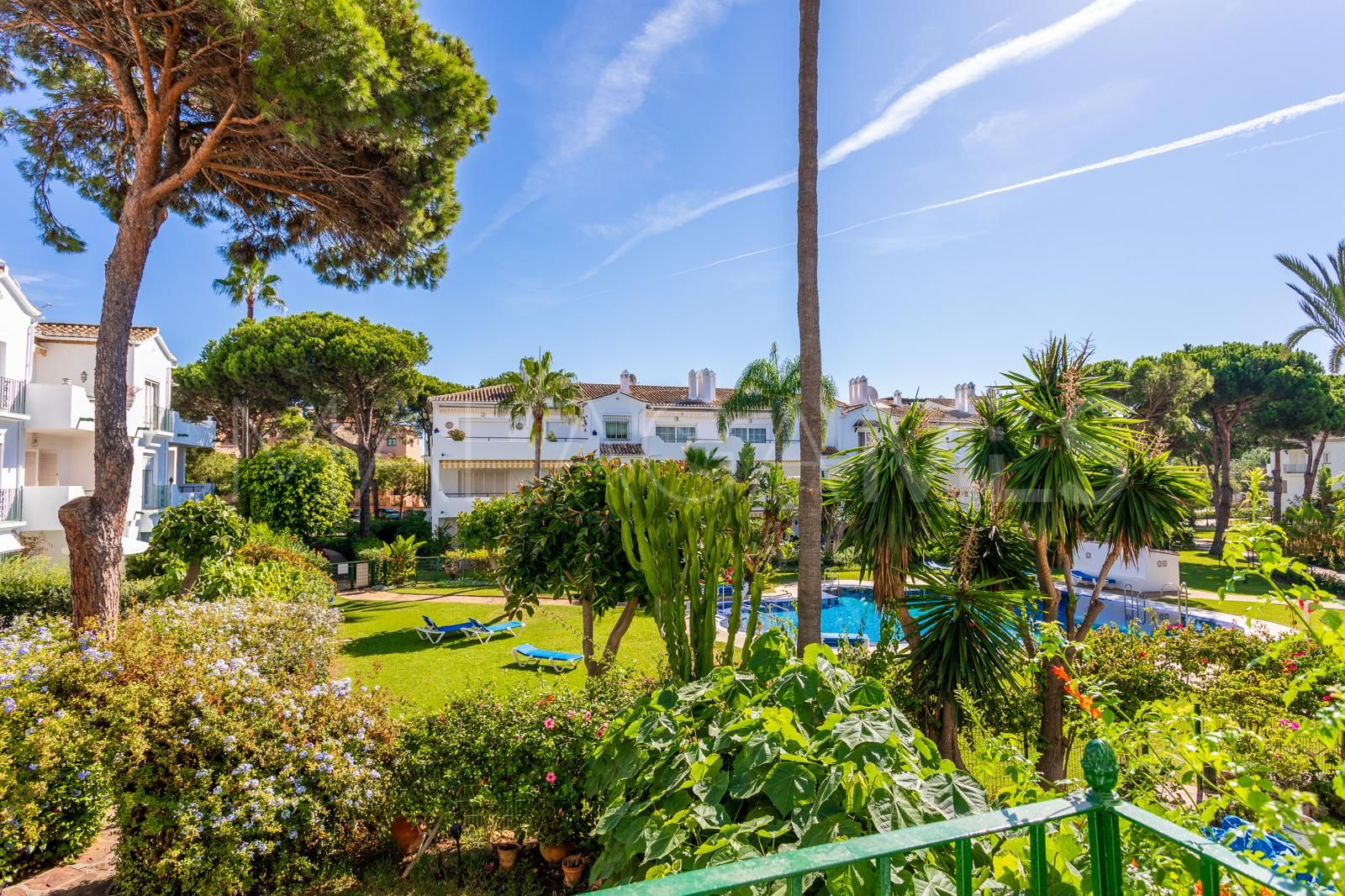 Lägenhet for sale in Beach Side New Golden Mile