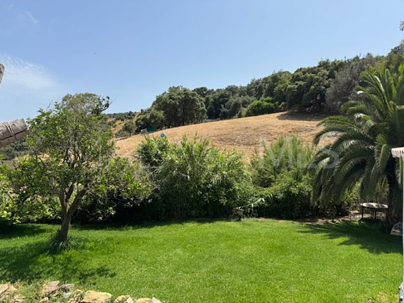 Villa for sale in Casares