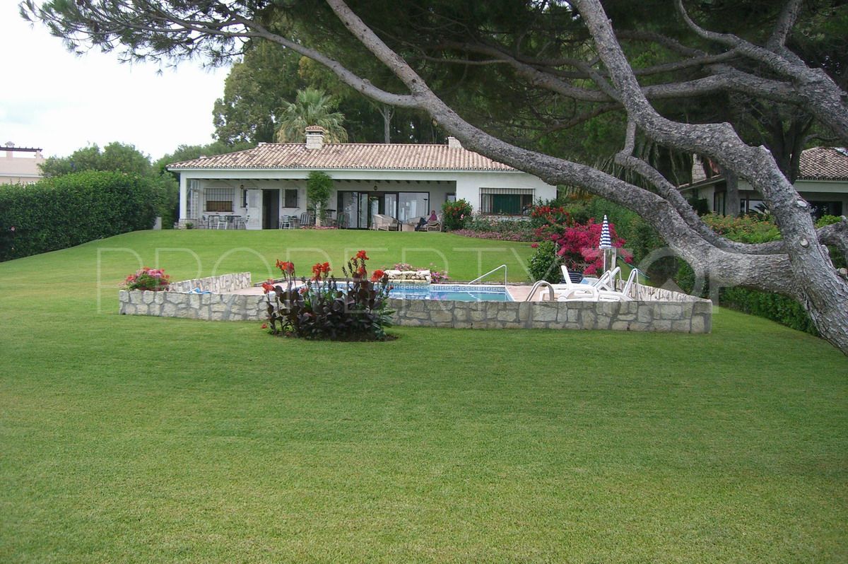 For sale villa in Beach Side New Golden Mile