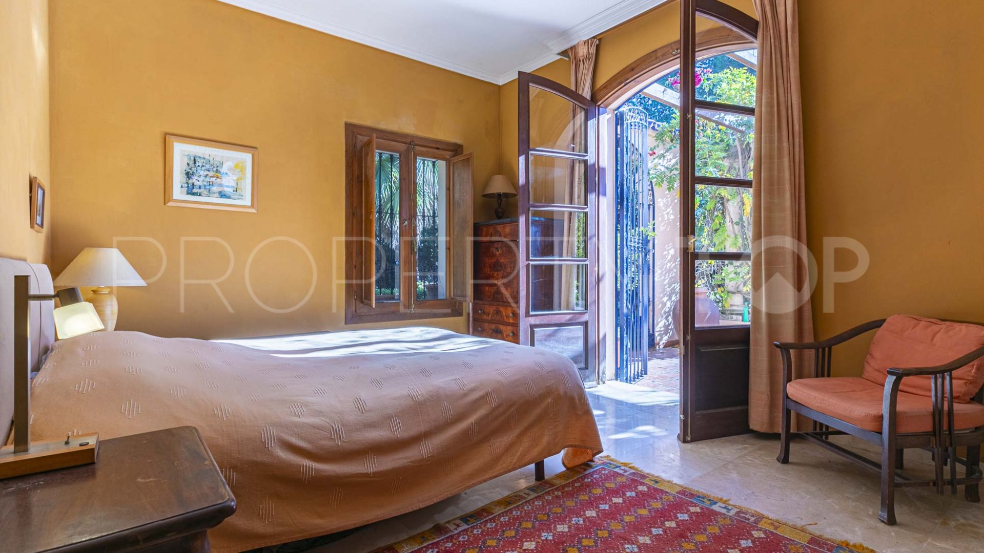 5 bedrooms villa for sale in New Golden Mile