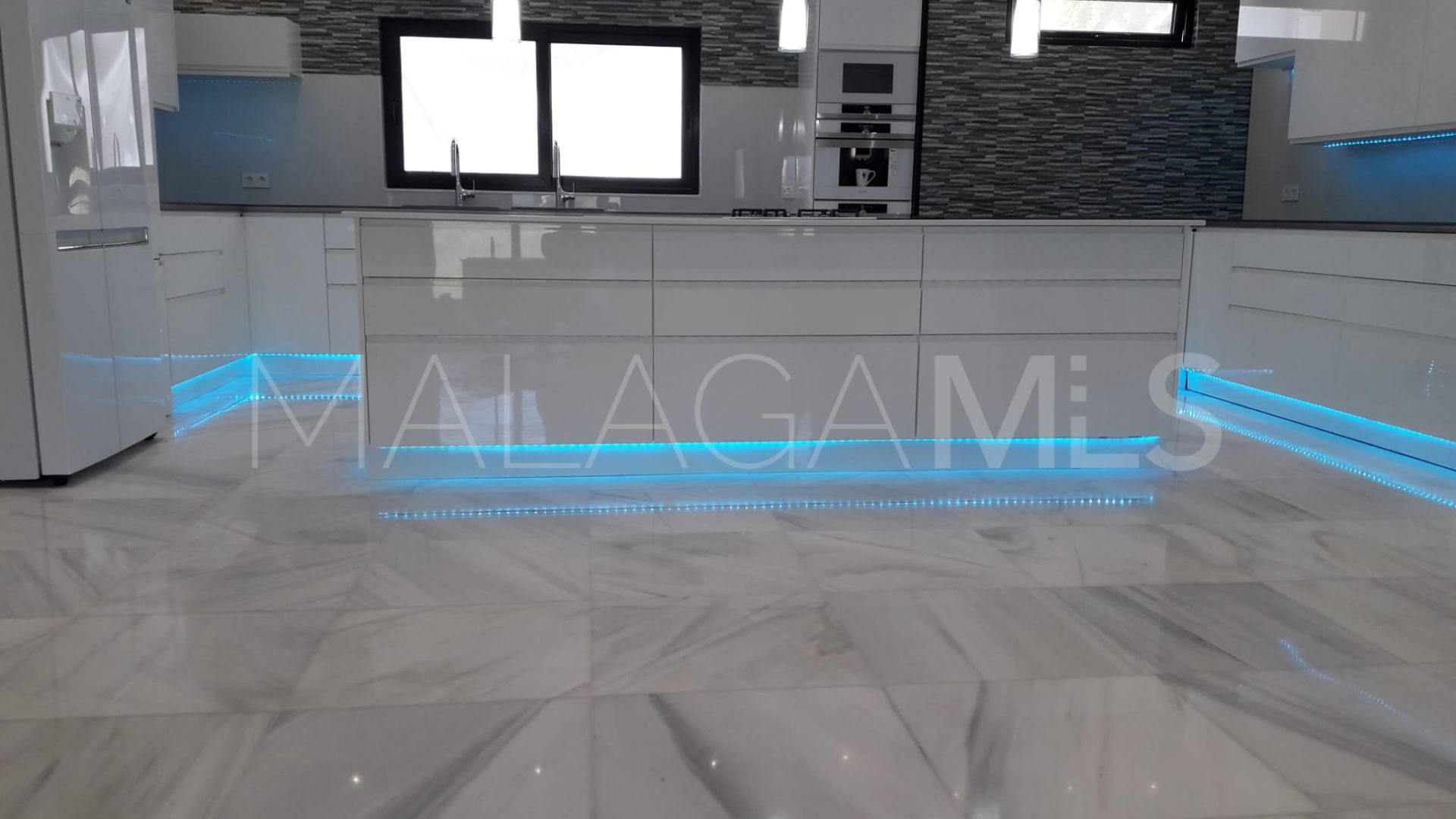 Villa for sale in New Golden Mile
