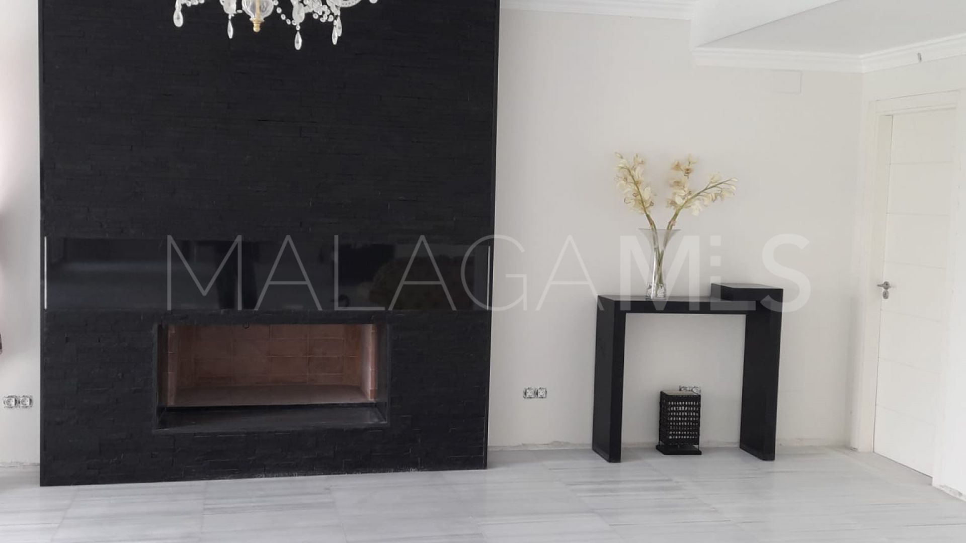 Villa for sale in New Golden Mile