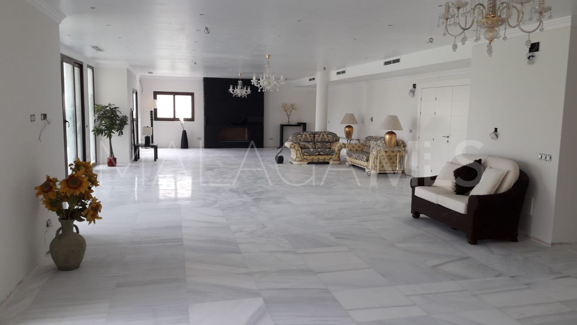 Villa for sale in New Golden Mile
