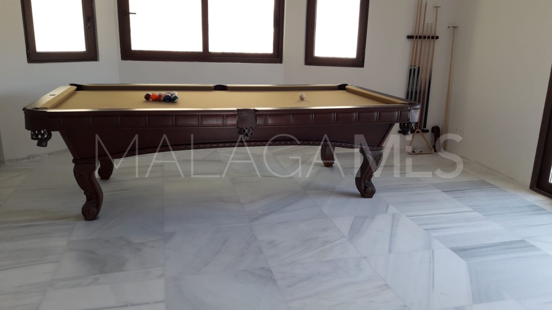Villa for sale in New Golden Mile