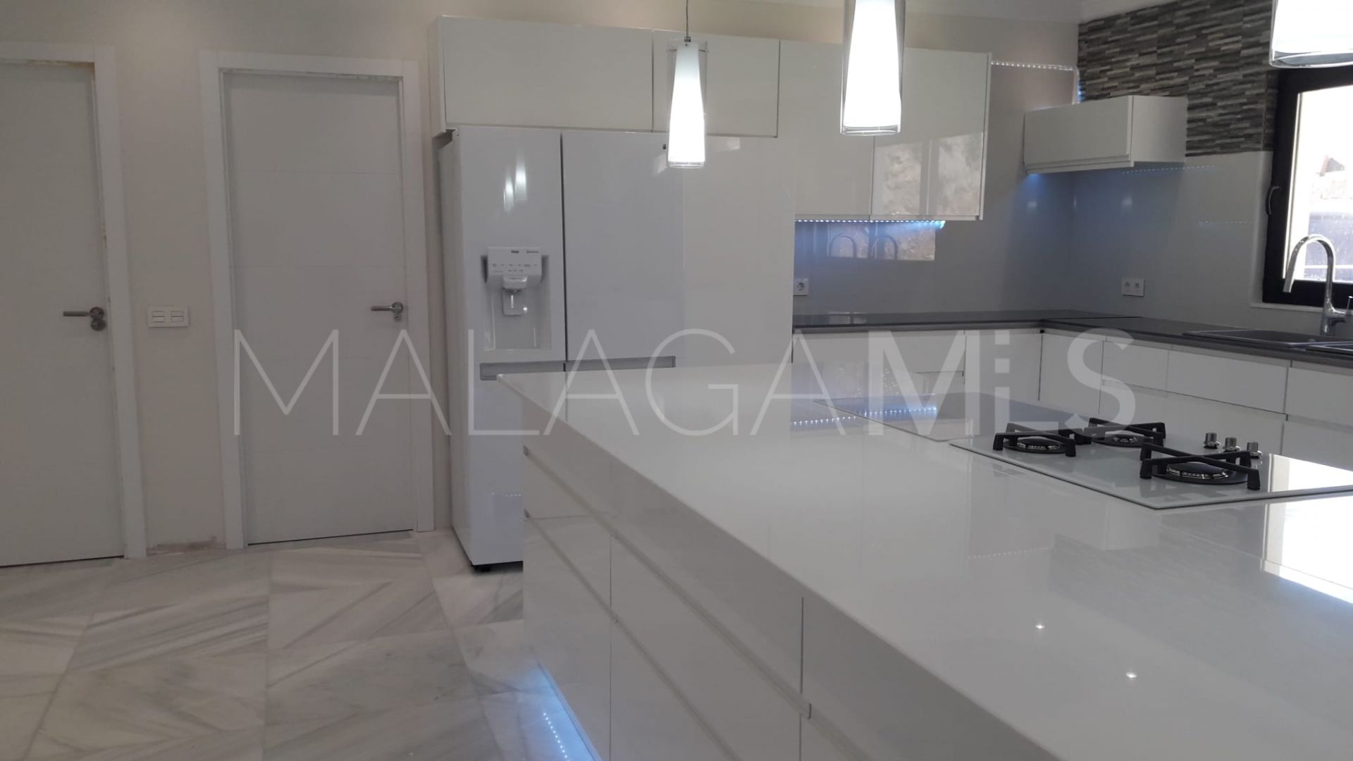 Villa for sale in New Golden Mile