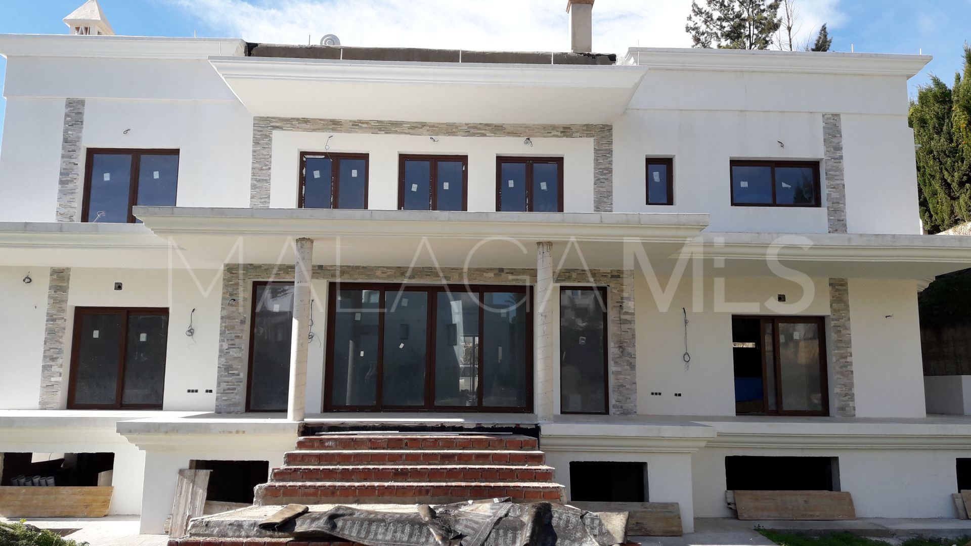 Villa for sale in New Golden Mile