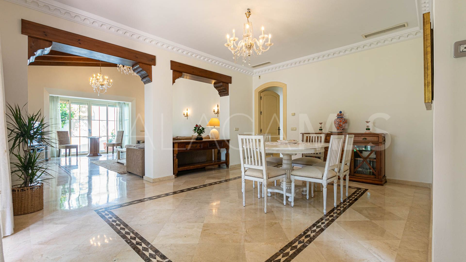 Se vende villa with 4 bedrooms in Benamara