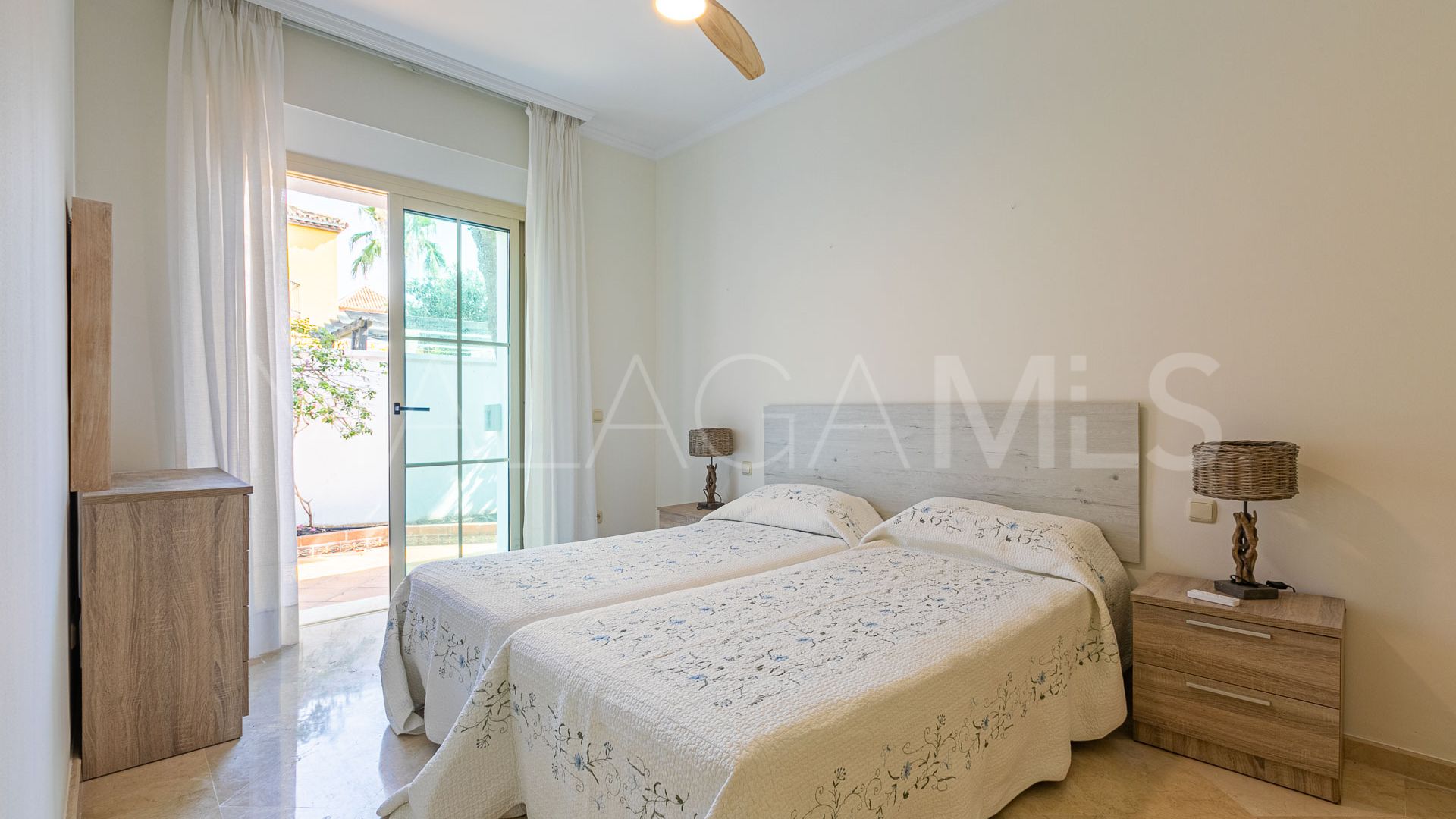 Se vende villa with 4 bedrooms in Benamara