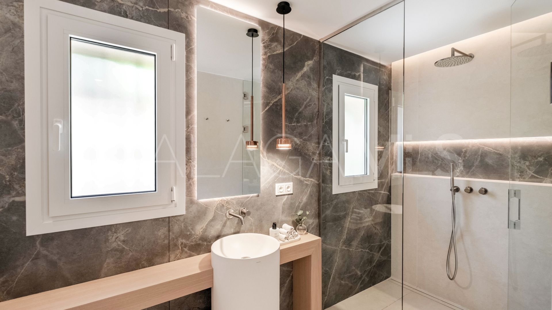 Semi detached villa for sale in La Quinta with 4 bedrooms