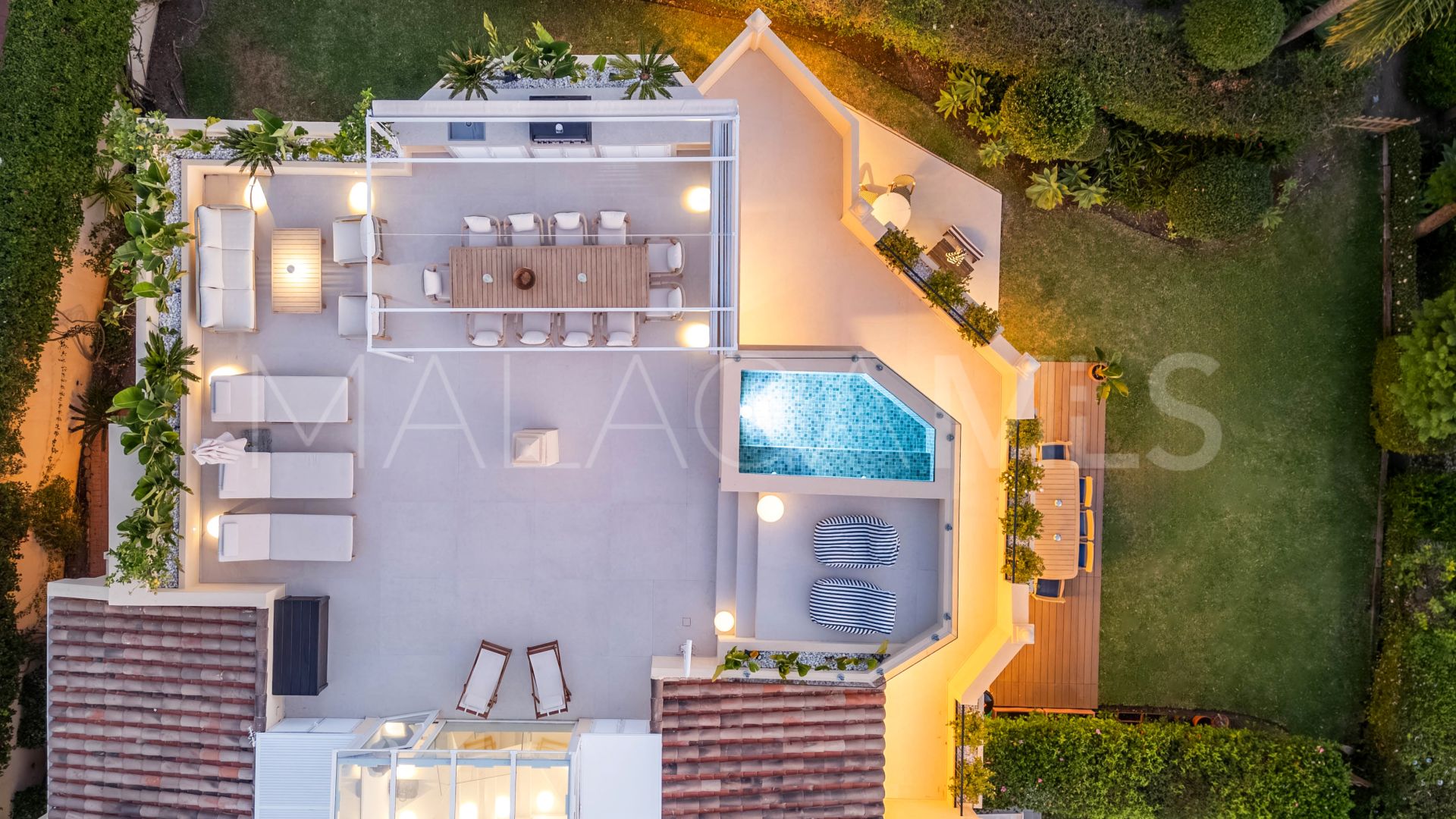 Semi detached villa for sale in La Quinta with 4 bedrooms