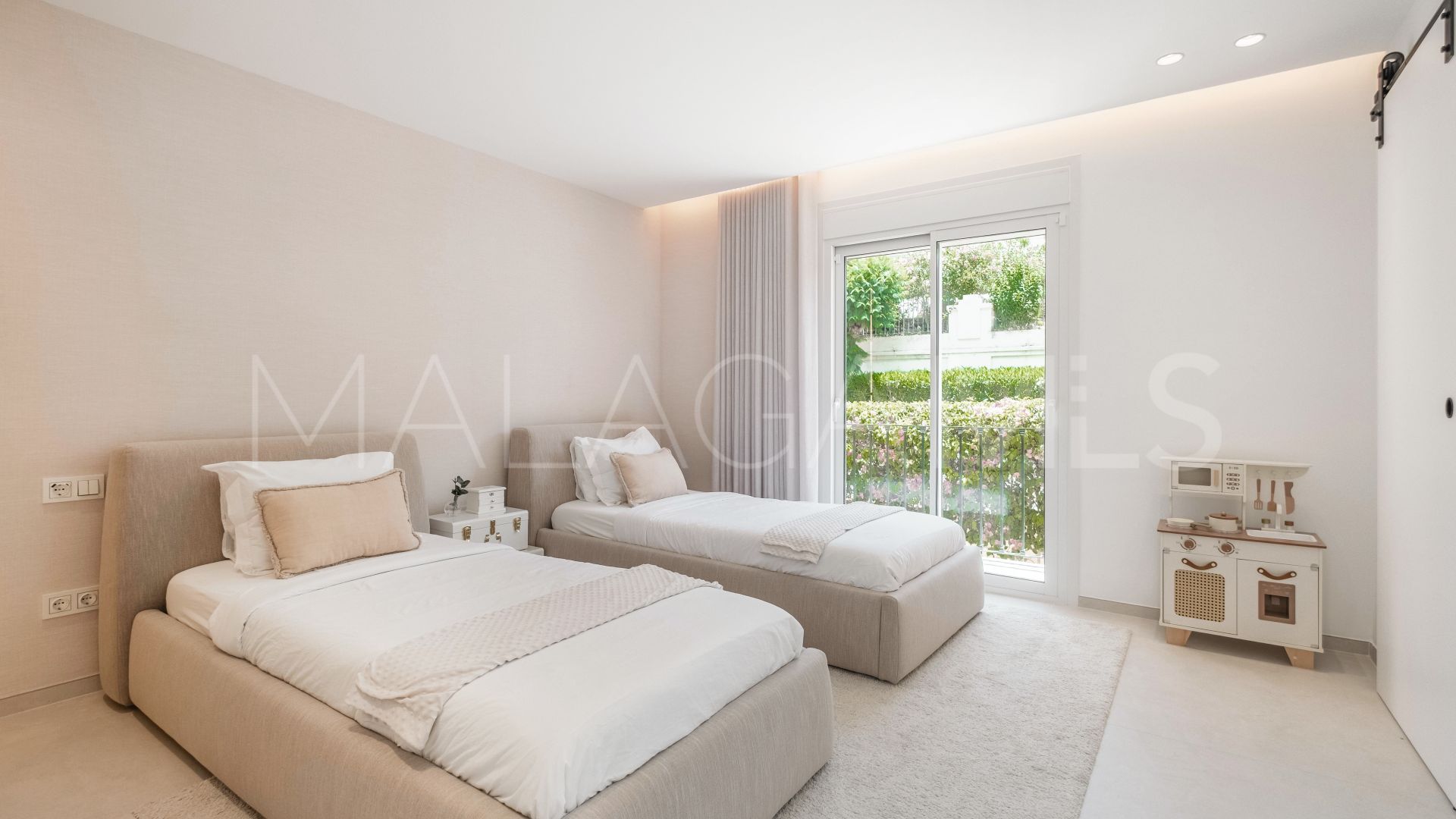 Semi detached villa for sale in La Quinta with 4 bedrooms