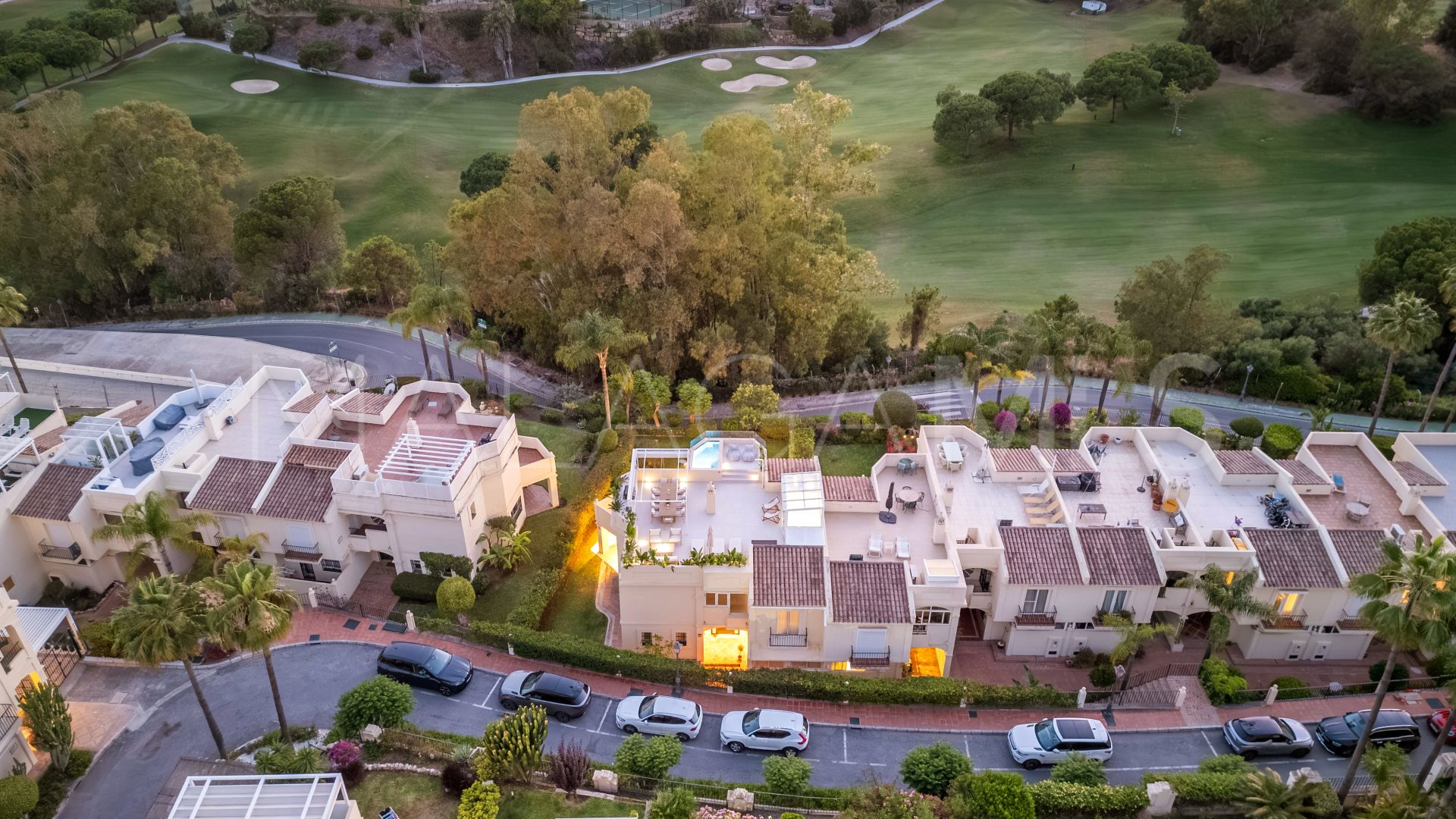 Semi detached villa for sale in La Quinta with 4 bedrooms