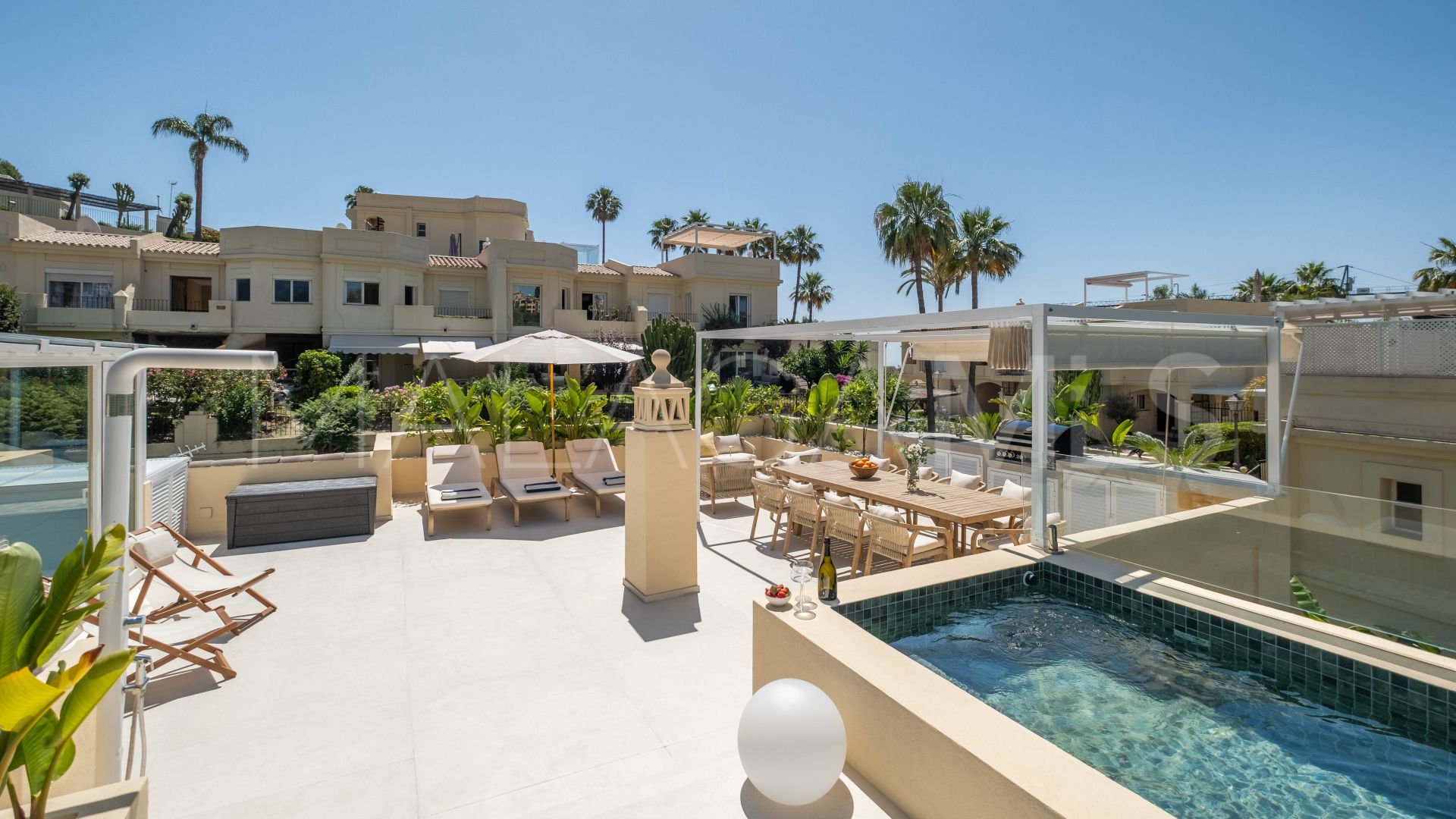 Semi detached villa for sale in La Quinta with 4 bedrooms