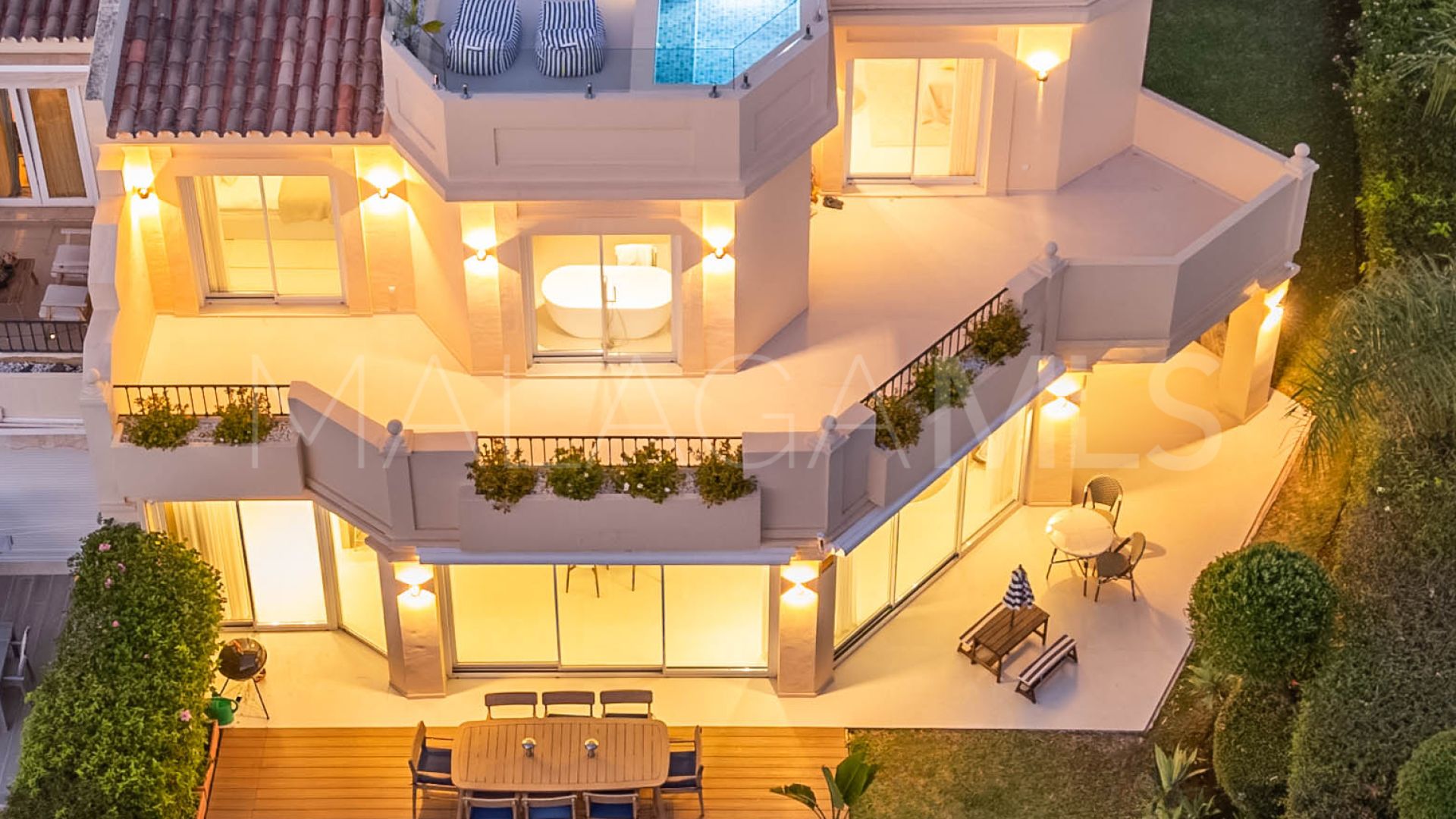 Semi detached villa for sale in La Quinta with 4 bedrooms