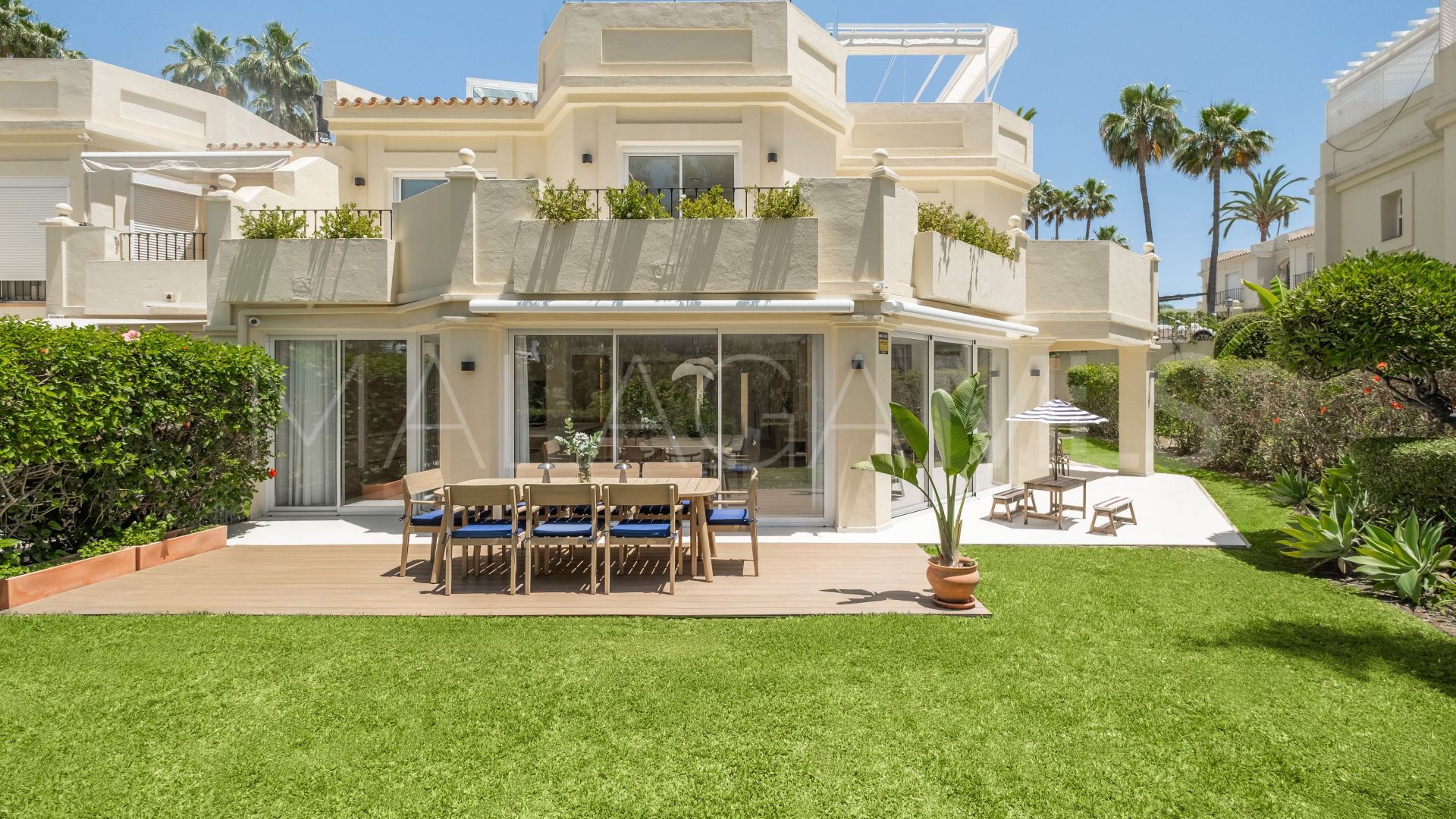 Semi detached villa for sale in La Quinta with 4 bedrooms