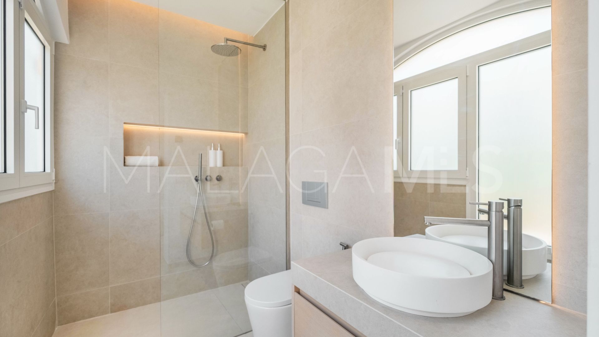 Semi detached villa for sale in La Quinta with 4 bedrooms