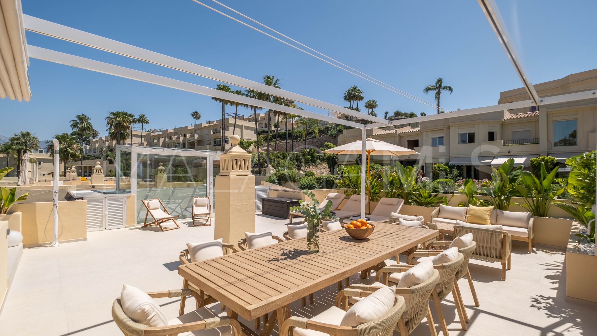 Semi detached villa for sale in La Quinta with 4 bedrooms