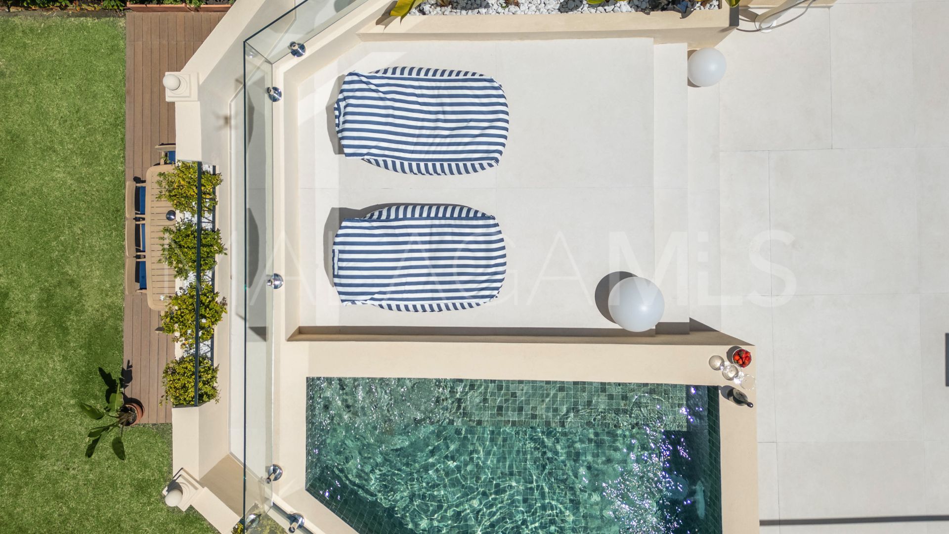 Semi detached villa for sale in La Quinta with 4 bedrooms