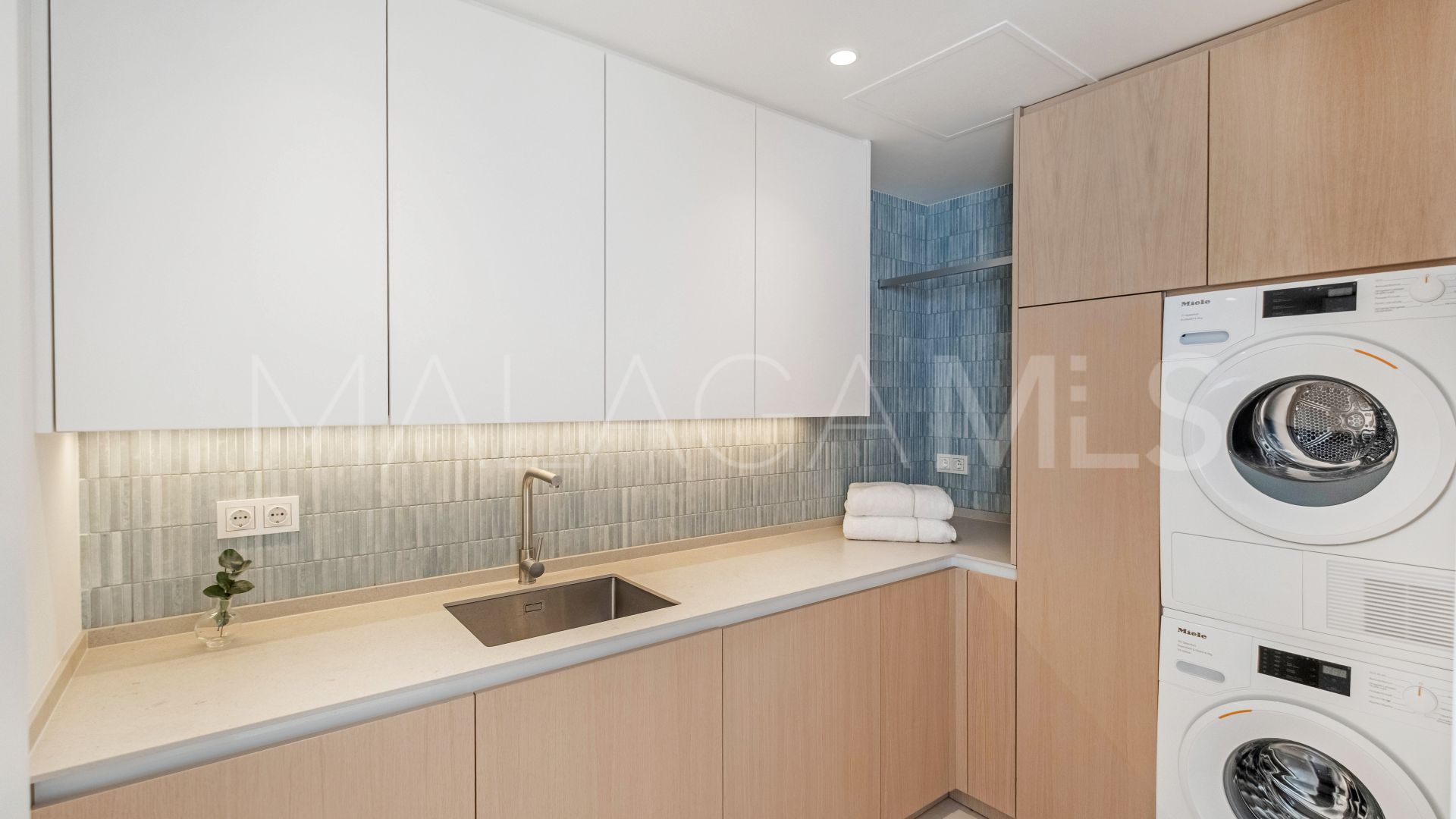 Semi detached villa for sale in La Quinta with 4 bedrooms