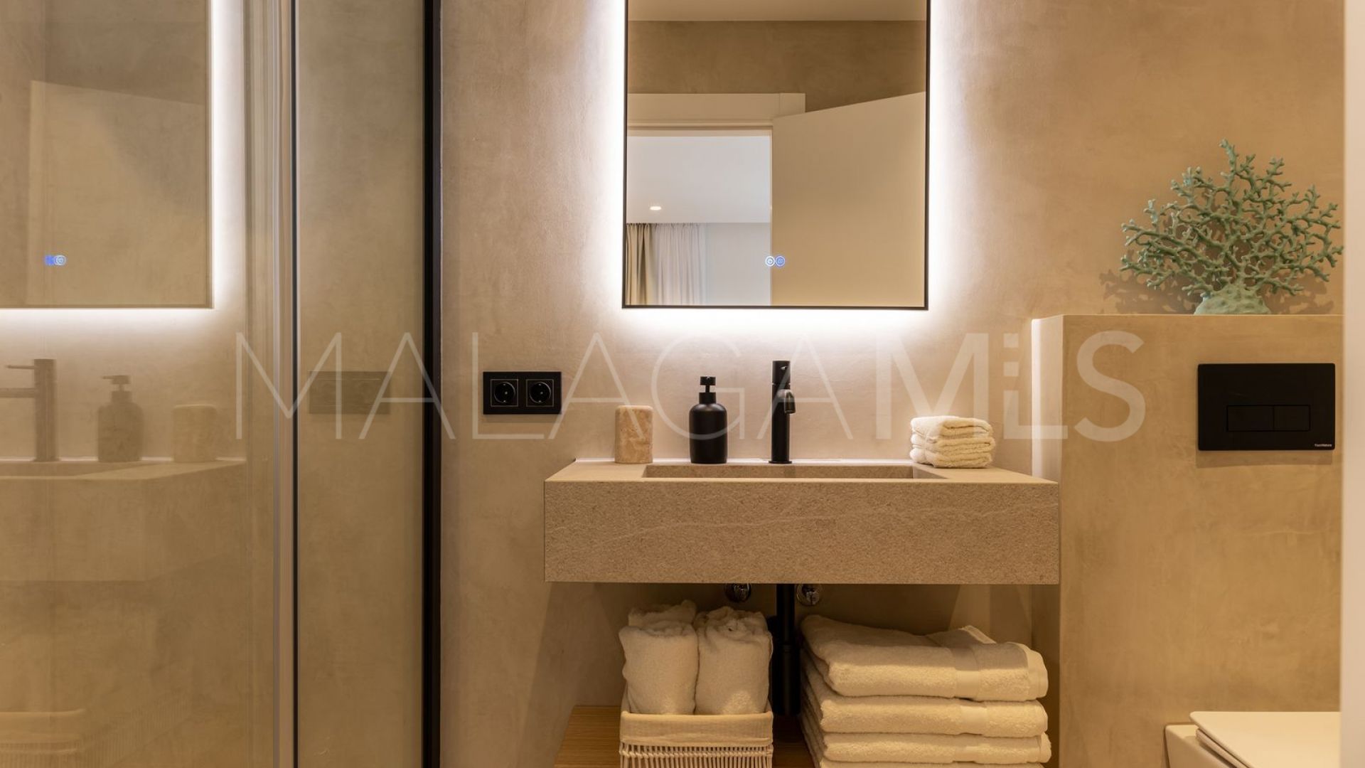 Duplex in Aloha for sale