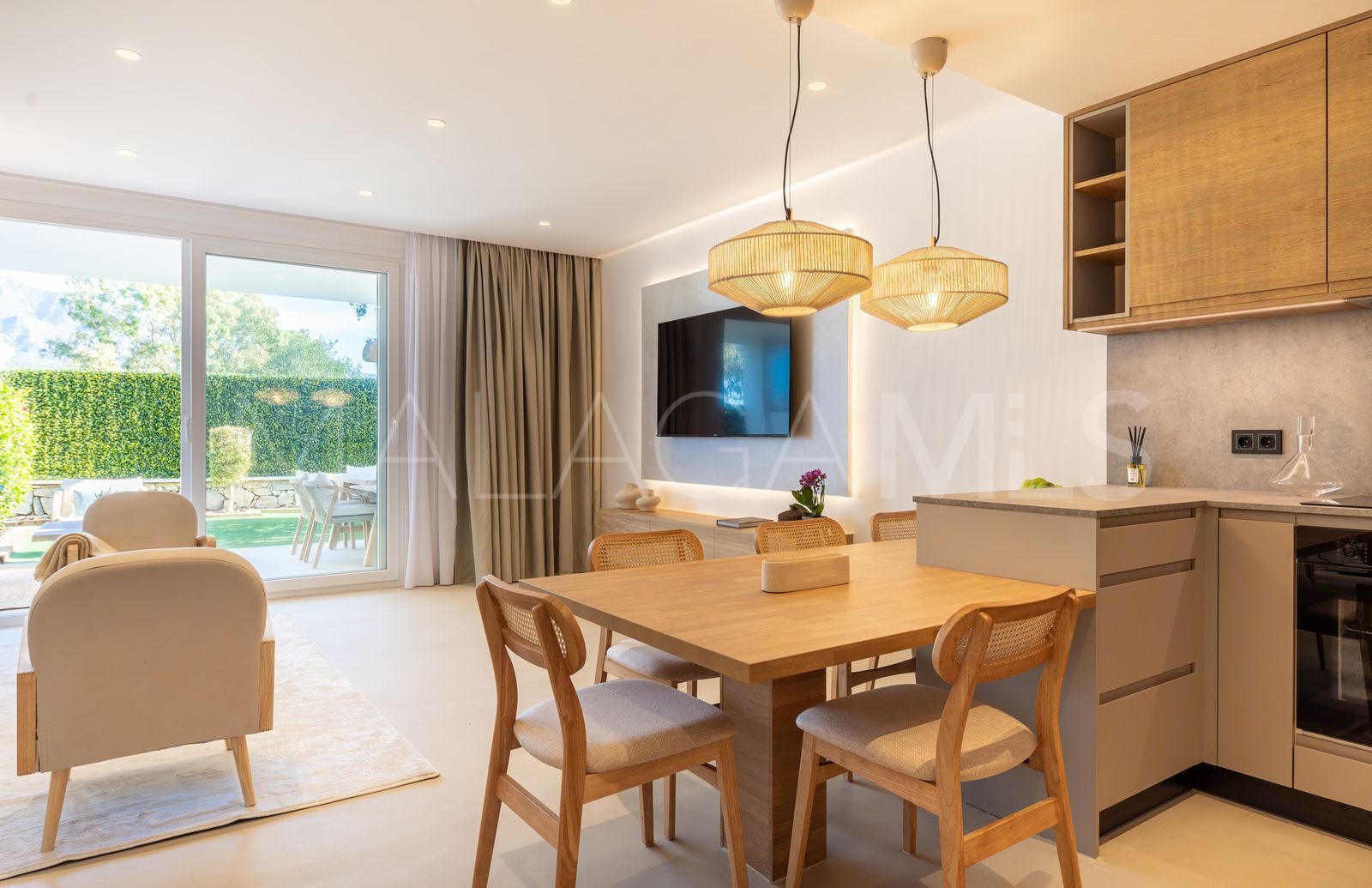 Duplex in Aloha for sale