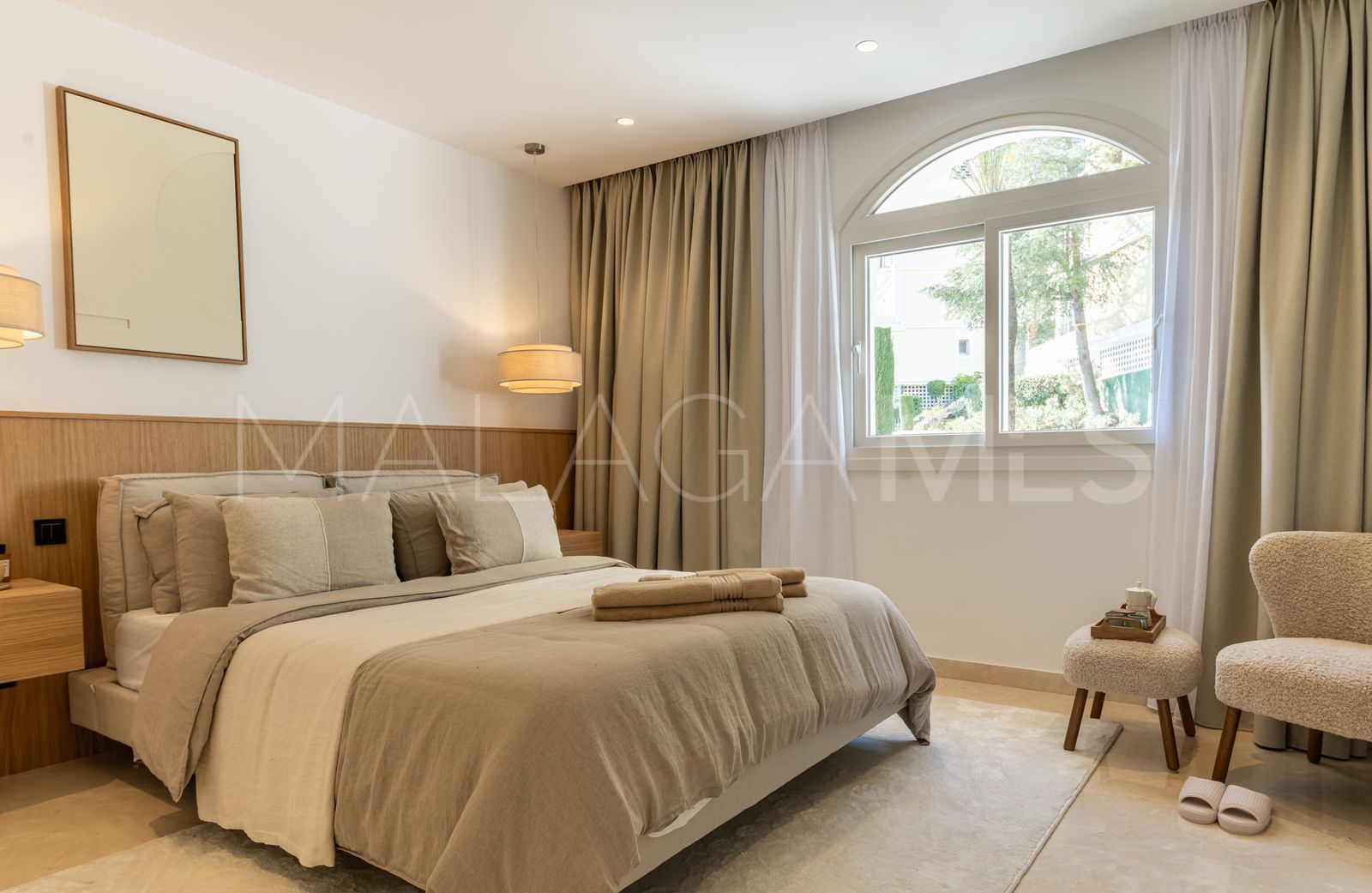 Duplex in Aloha for sale