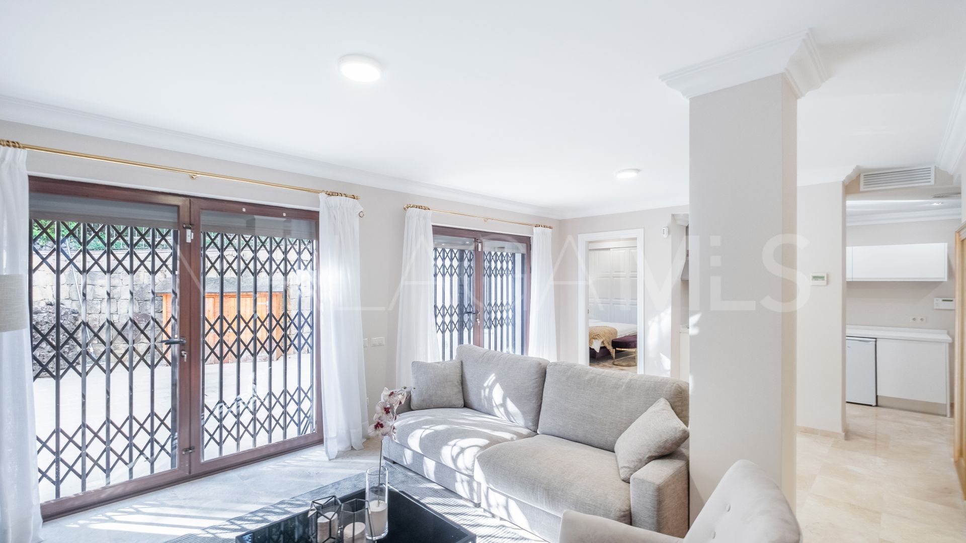 Villa for sale in Altos del Paraiso