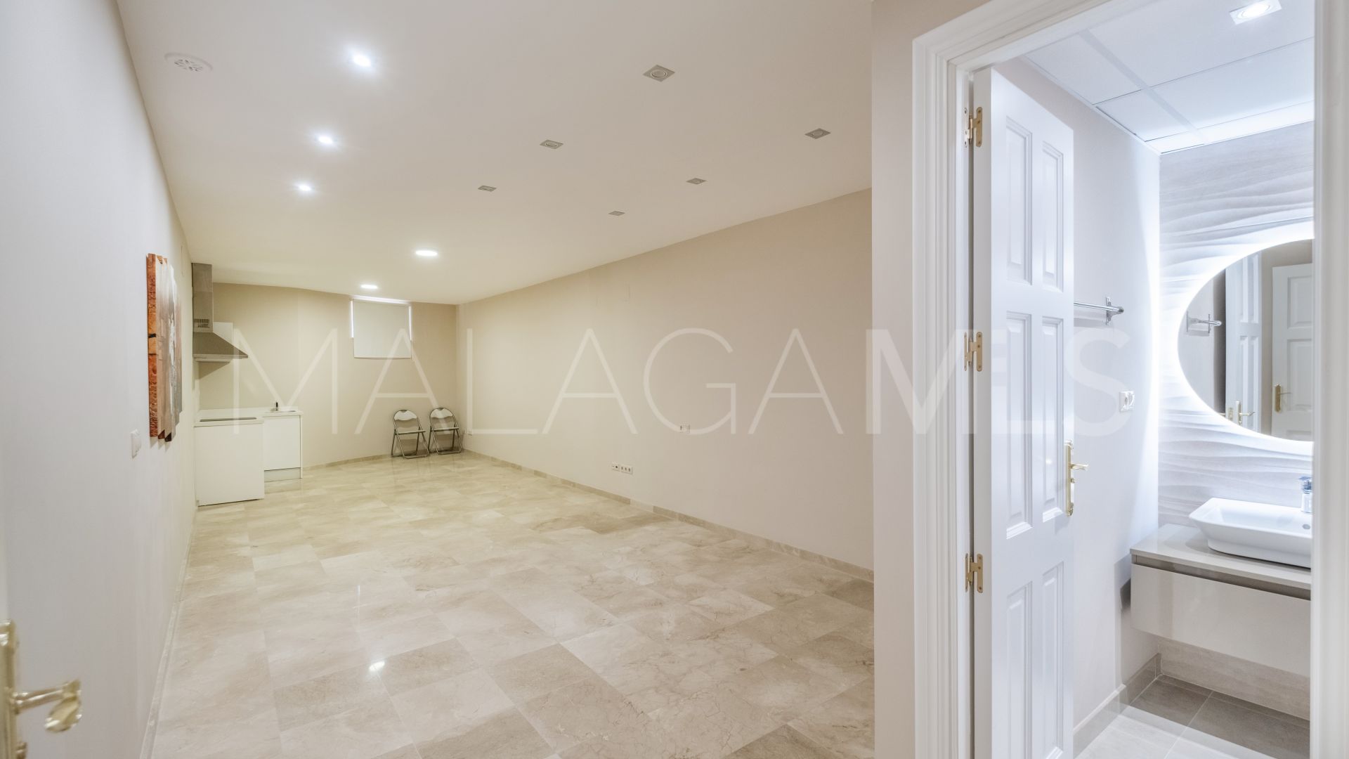 Villa for sale in Altos del Paraiso