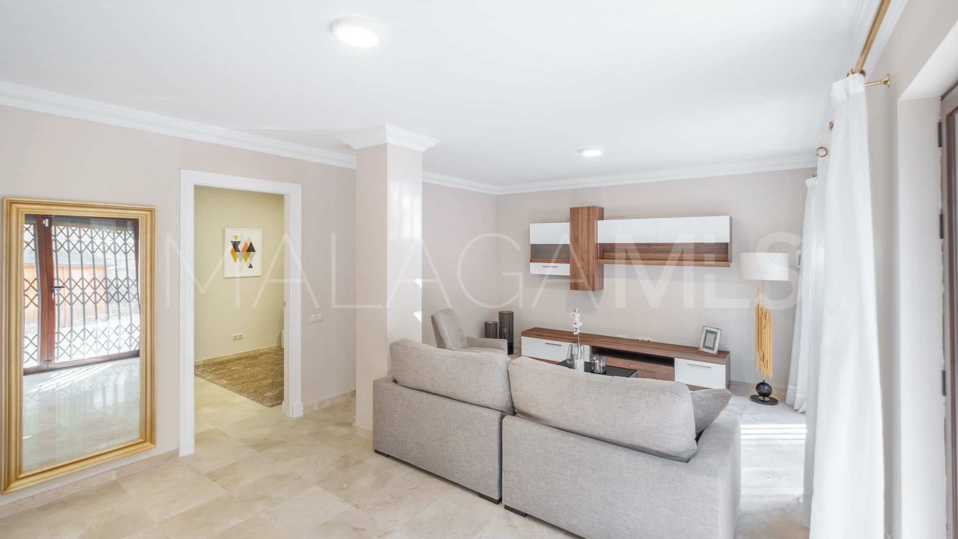 Villa for sale in Altos del Paraiso