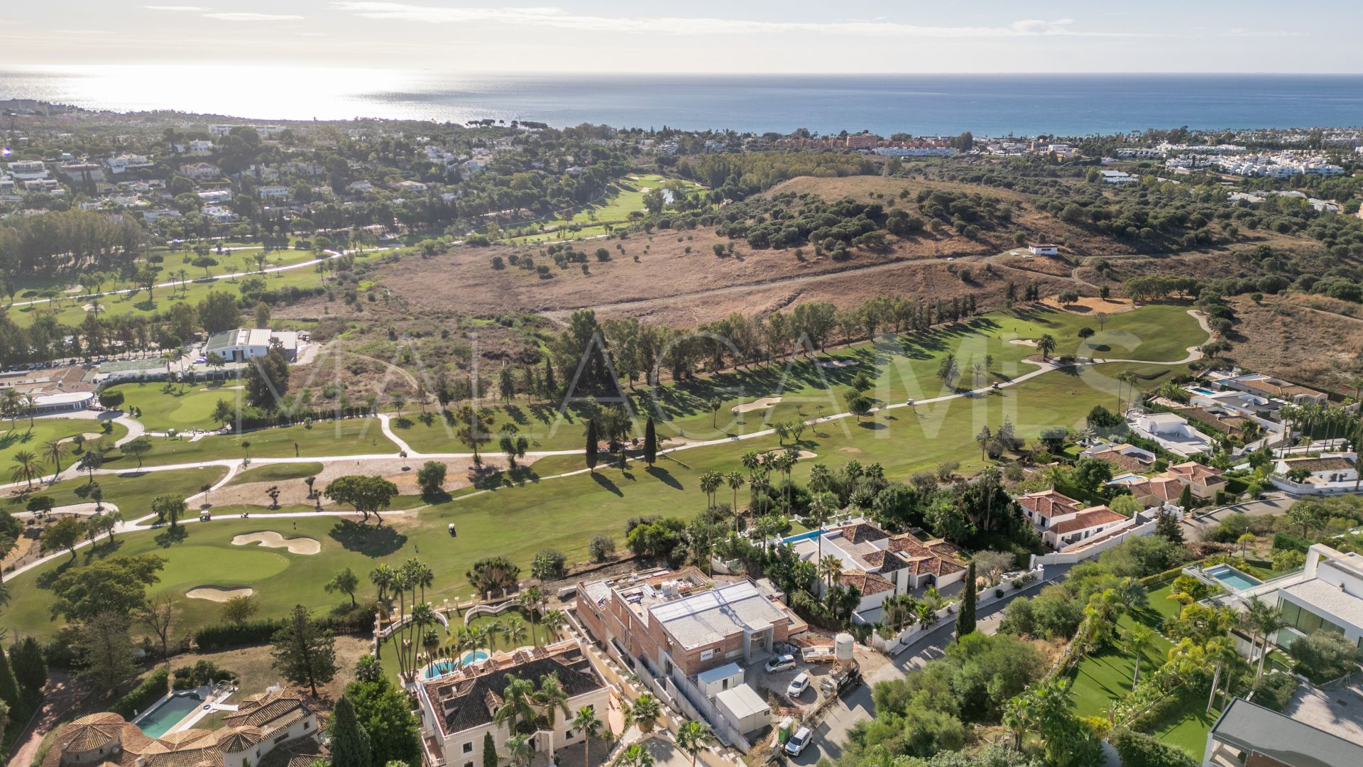 Villa for sale in Altos del Paraiso