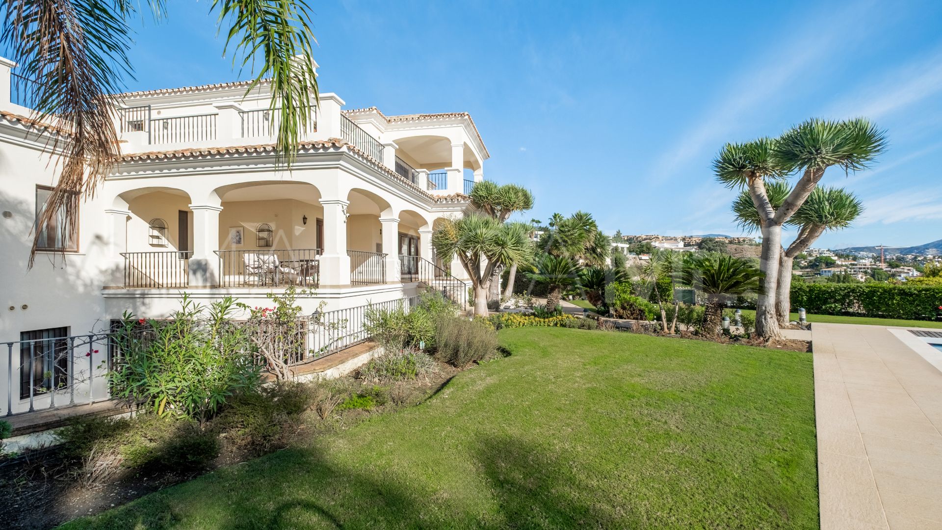 Villa for sale in Altos del Paraiso