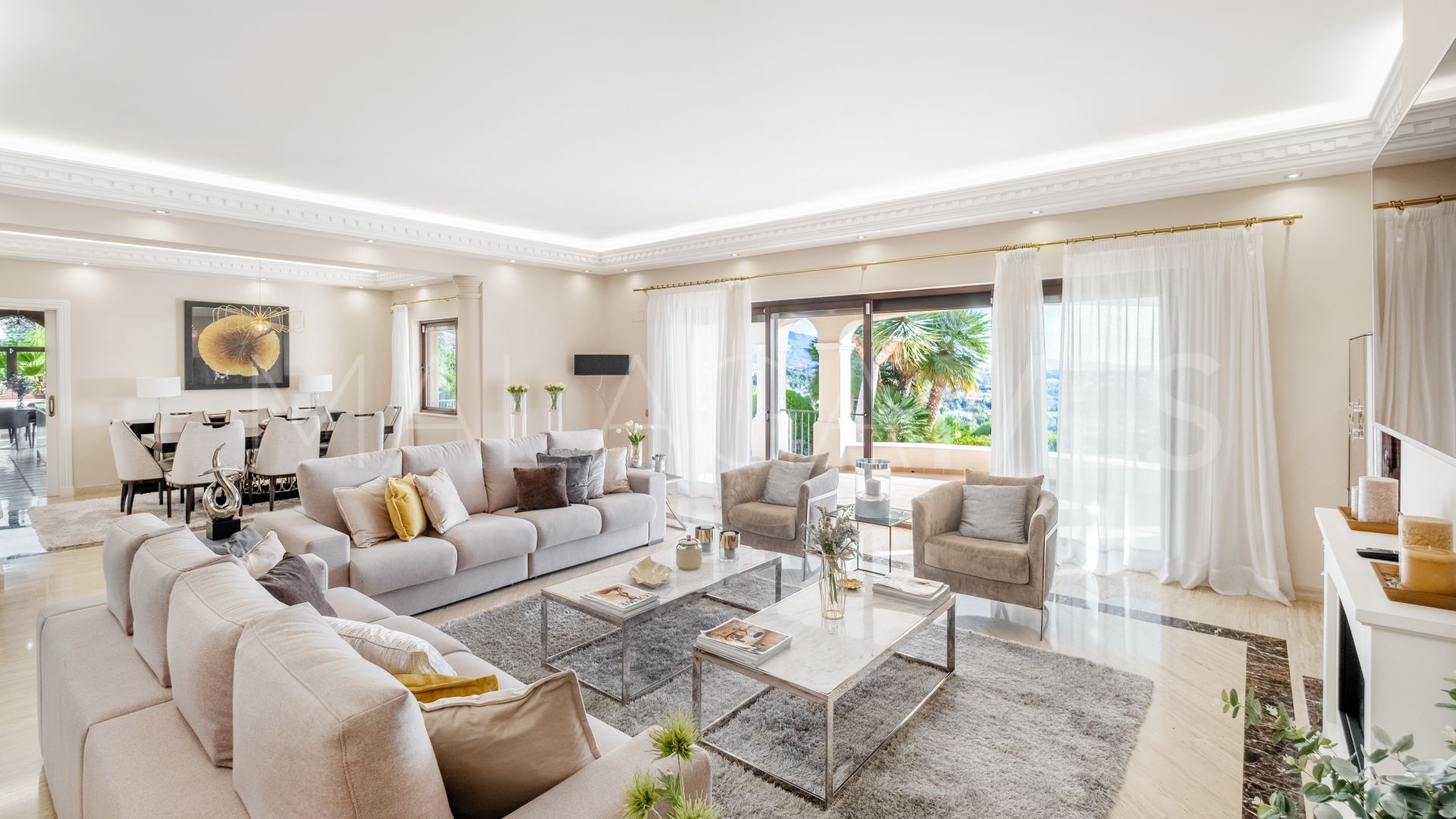 Villa for sale in Altos del Paraiso