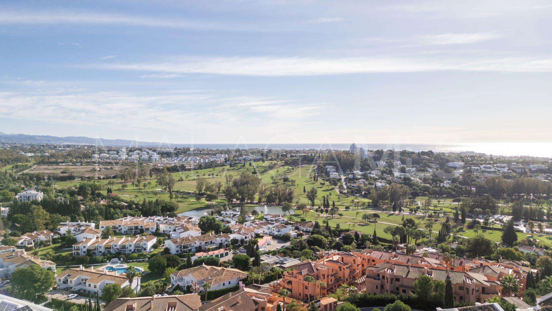 Villa for sale in Altos del Paraiso