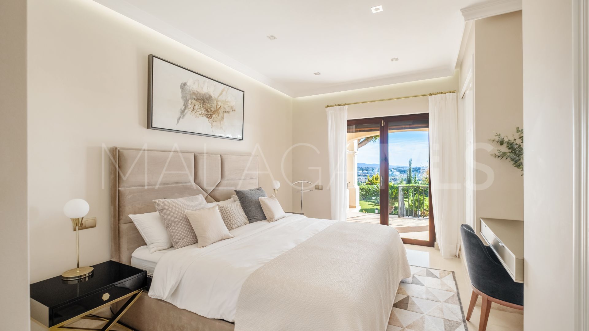 Villa for sale in Altos del Paraiso